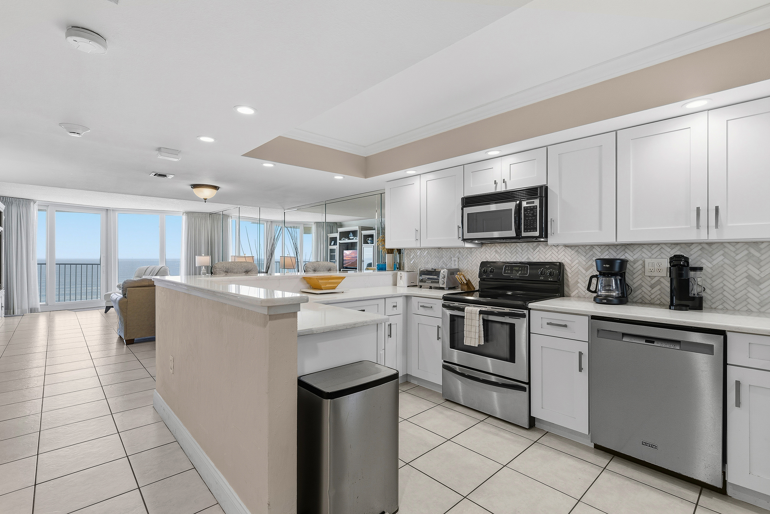 Oceanfront 10th-Floor Condo w/ Balcony, Pool, & Direct Beach Access