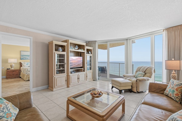 Oceanfront 10th-Floor Condo w/ Balcony, Pool, & Direct Beach Access