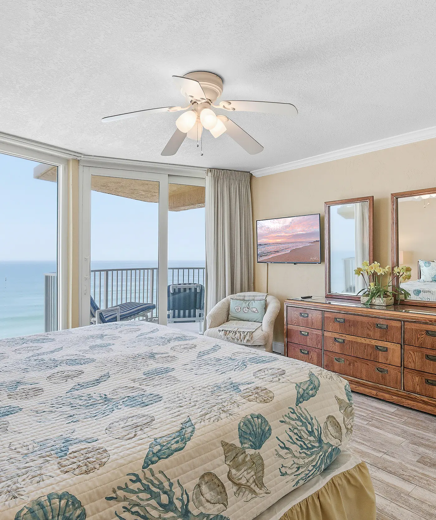 Shores Club 1002
