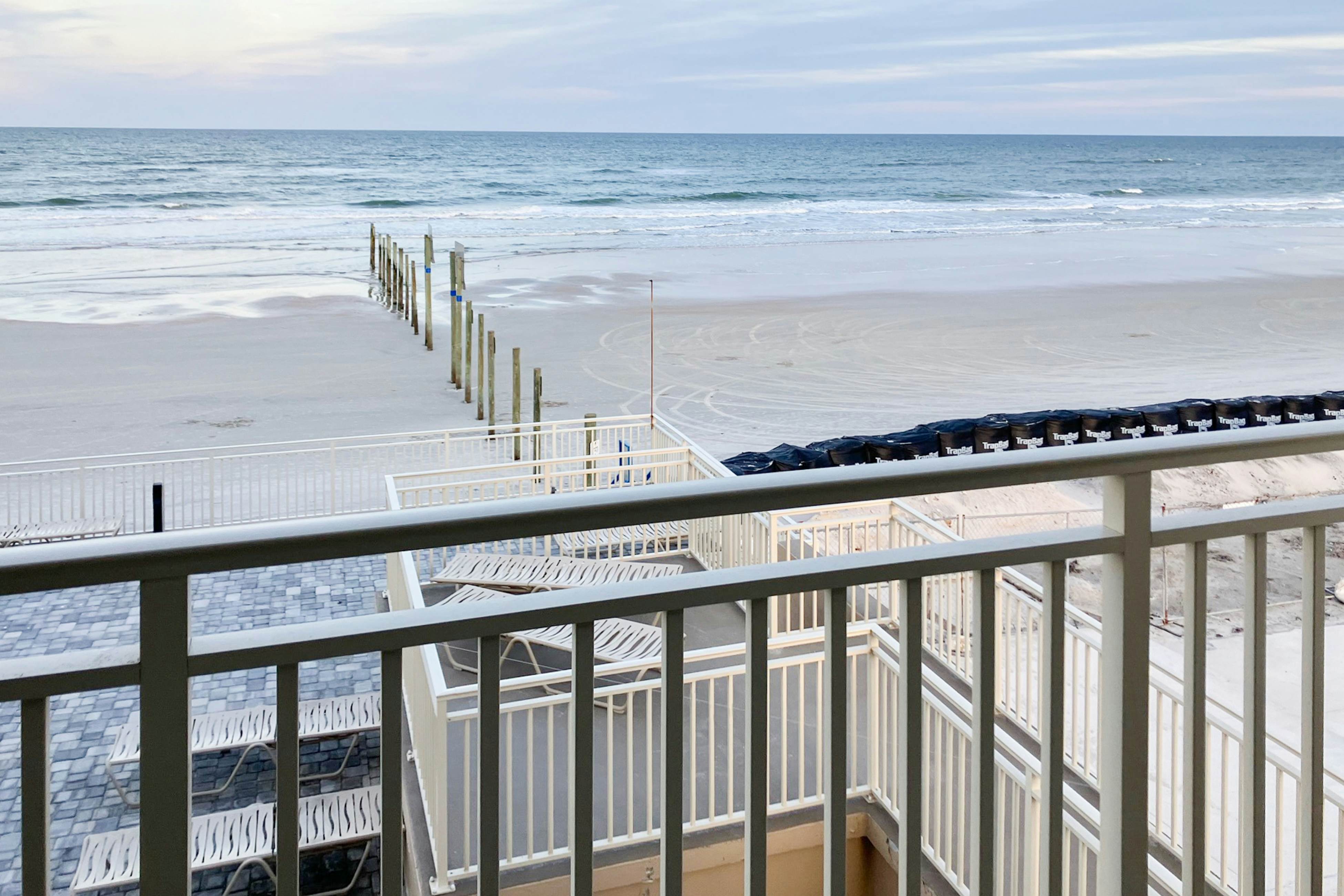 Daytona Inn 225 - Ocean Paradise