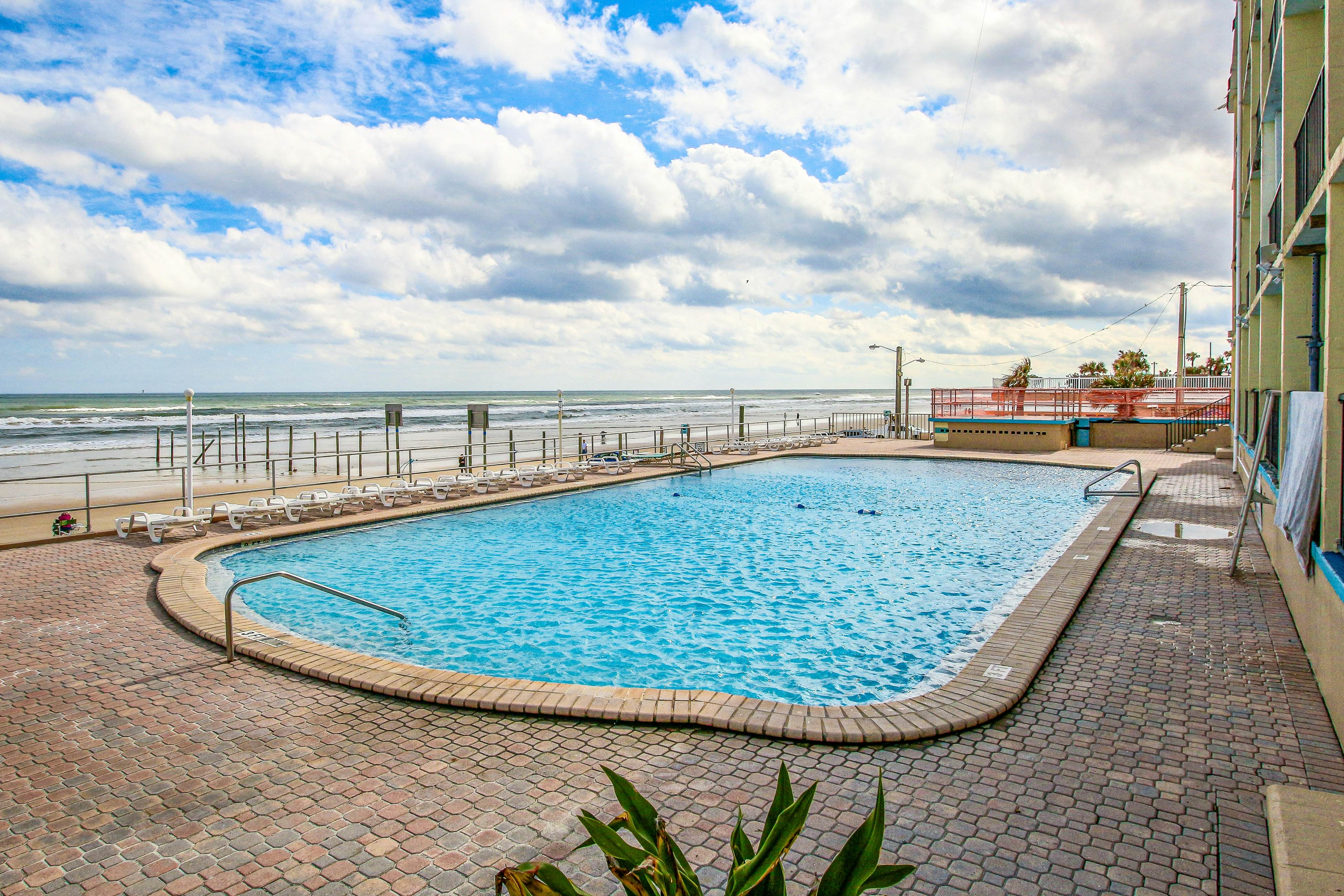 Daytona Inn 225 - Ocean Paradise