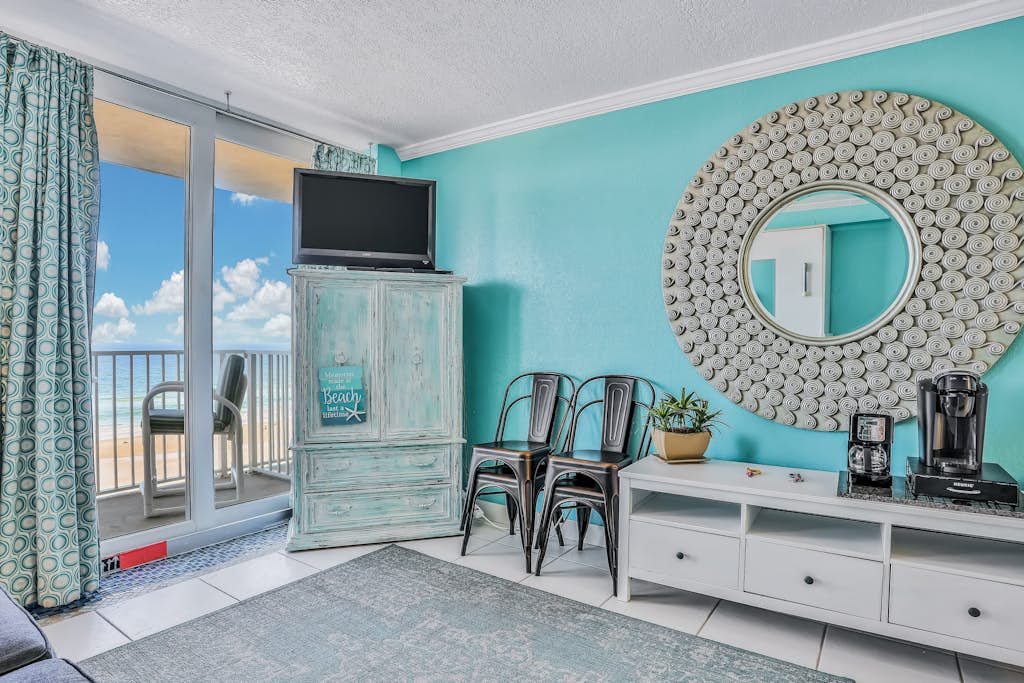 Oceanfront Studio w/ Balcony, Pool & Walk to Daytona Boardwalk