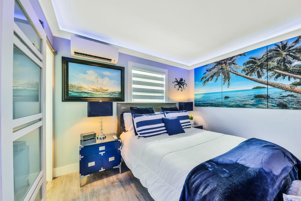 Updated Oceanfront Studio w/ Balcony & Pool – Steps to the Beach