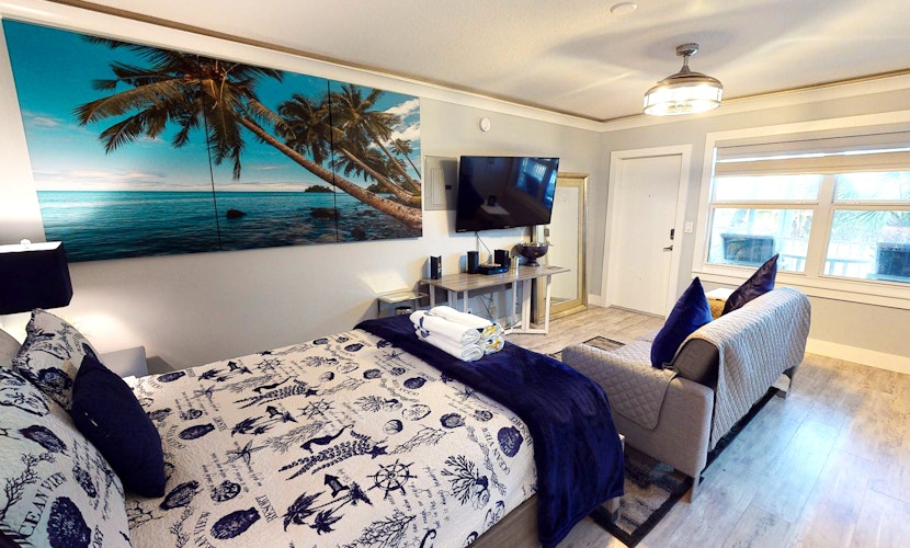 Updated Oceanfront Studio w/ Balcony & Pool – Steps to the Beach