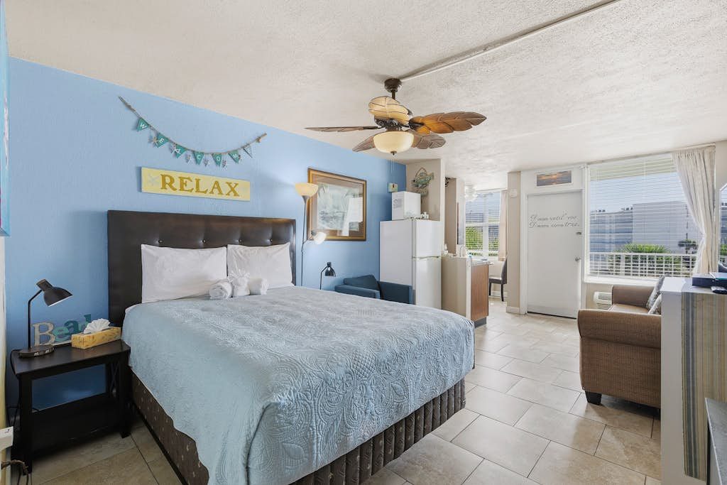 Oceanfront Studio w/ Balcony, Shared Pool & Steps to Beach