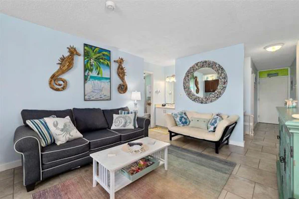 Cozy Oceanfront Condo with Balcony, Pools & Walkable Fun
