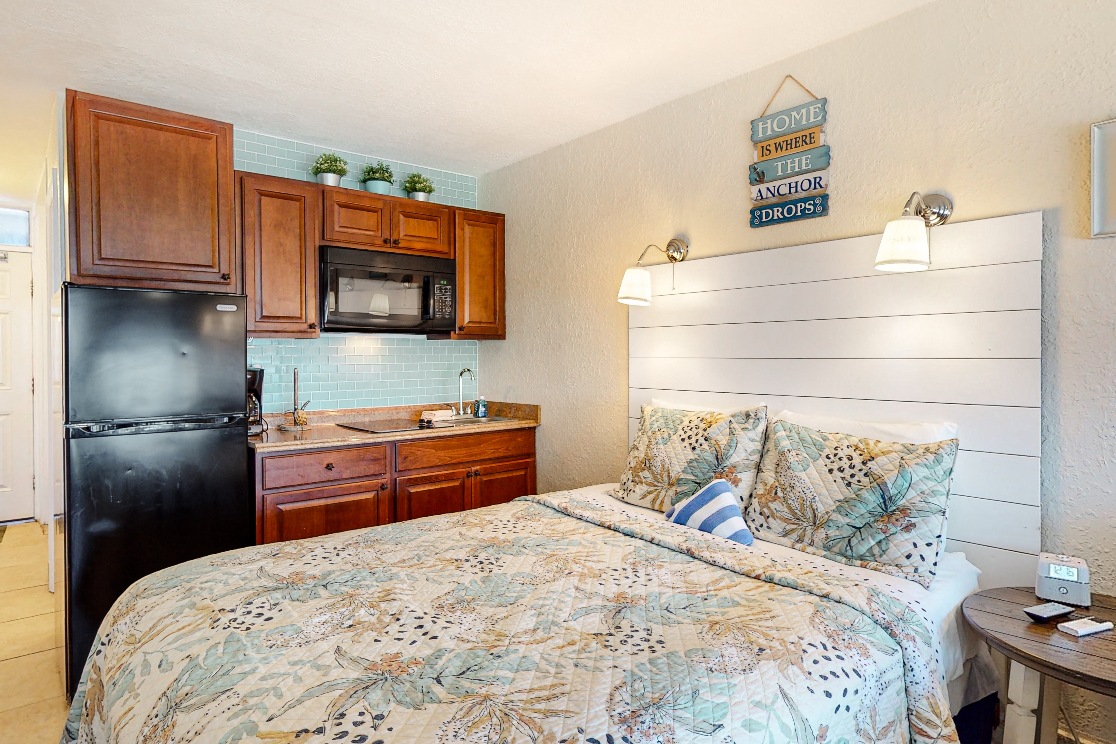 Beachfront Serenity with Balcony, Walk to Dining & Attractions