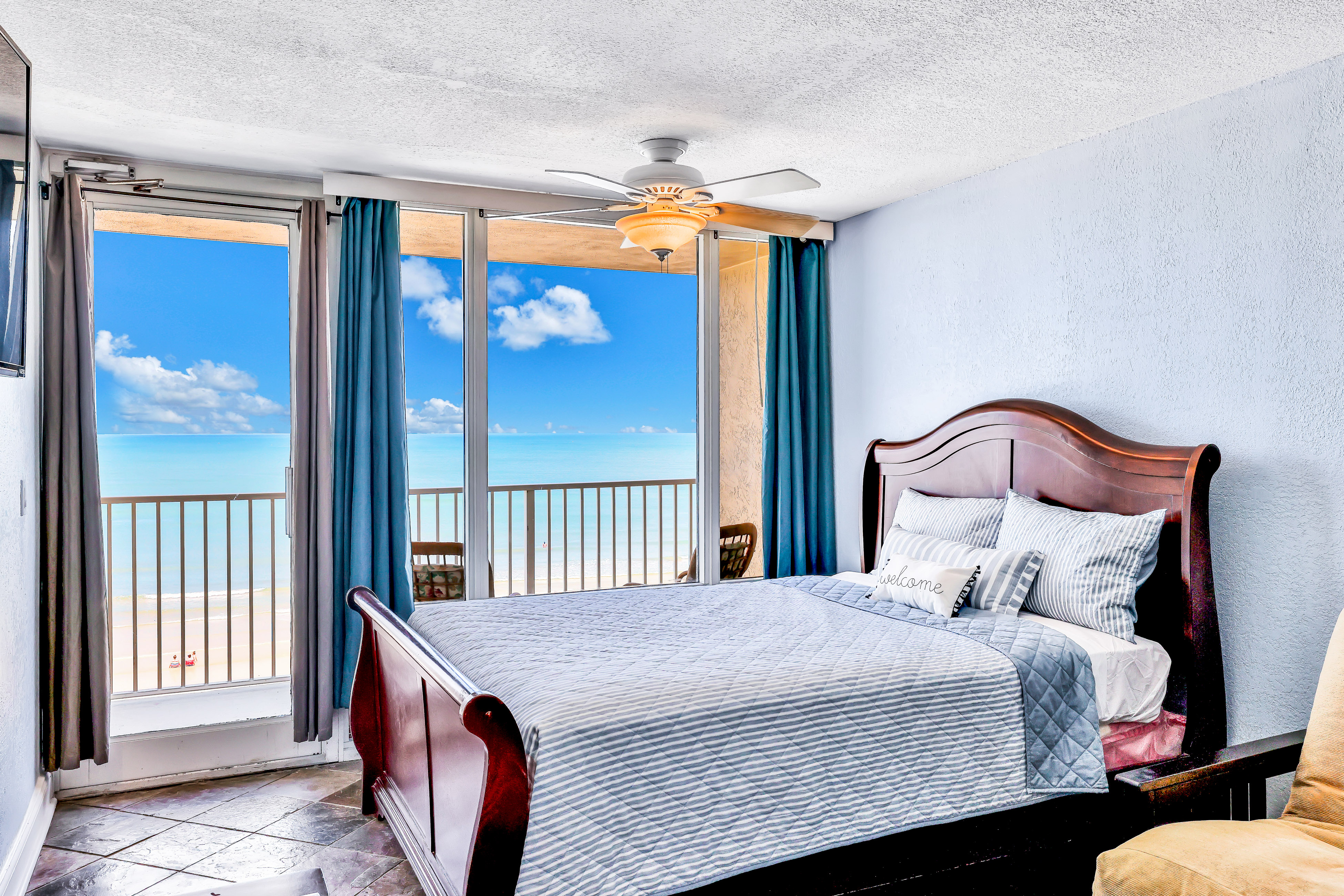 Cozy Oceanfront Studio w/ Balcony & Beach Access – Perfect for Couples