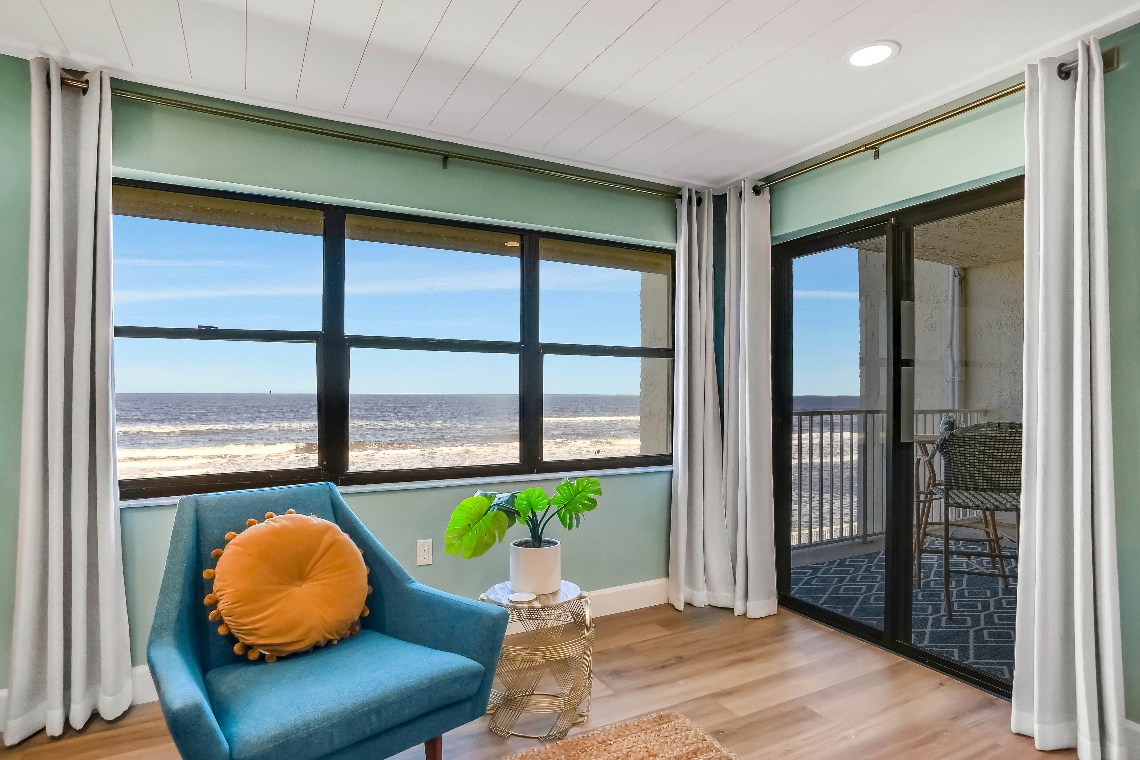 Castle Reef 302 - Sea La Vie