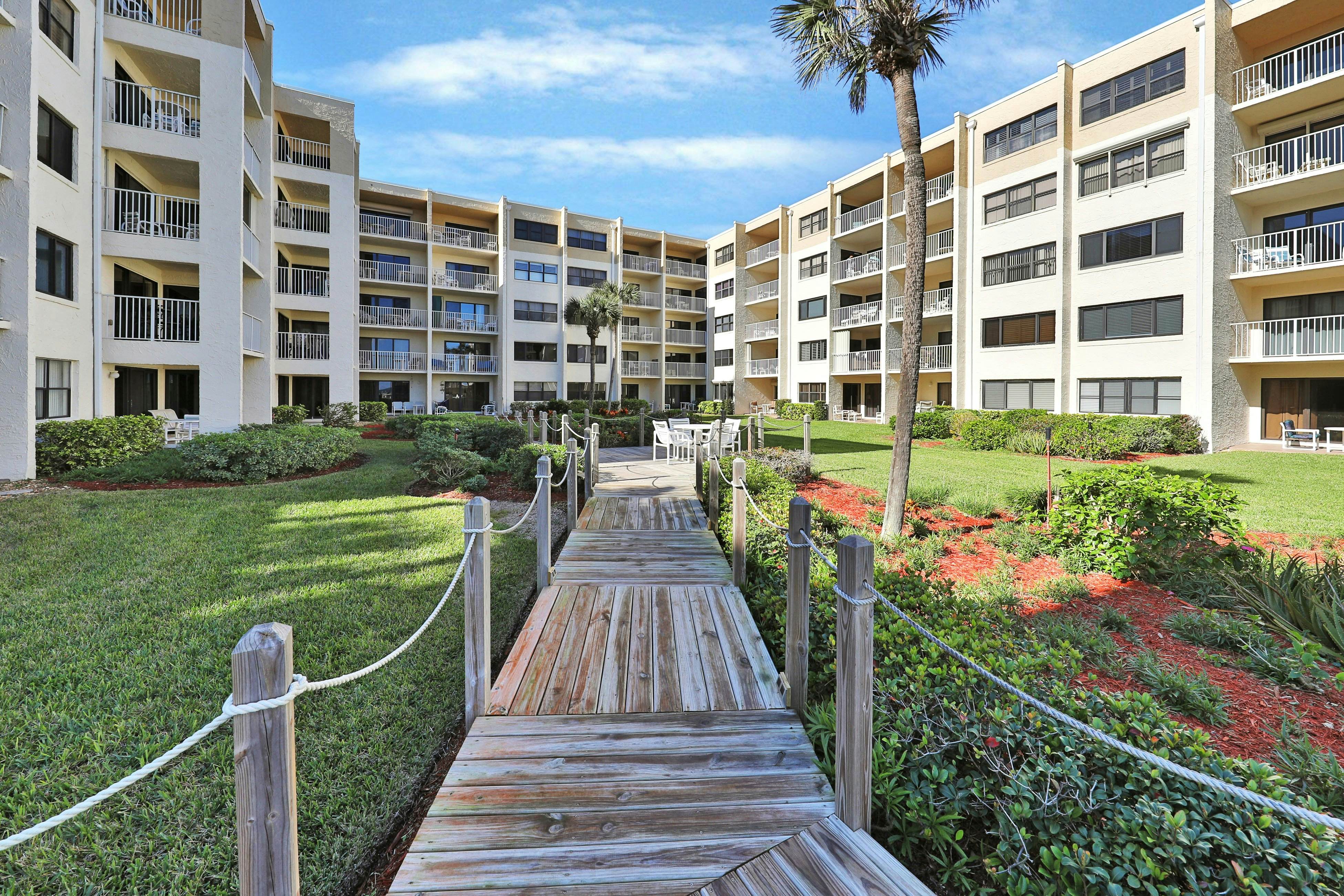 Castle Reef 302 - Sea La Vie