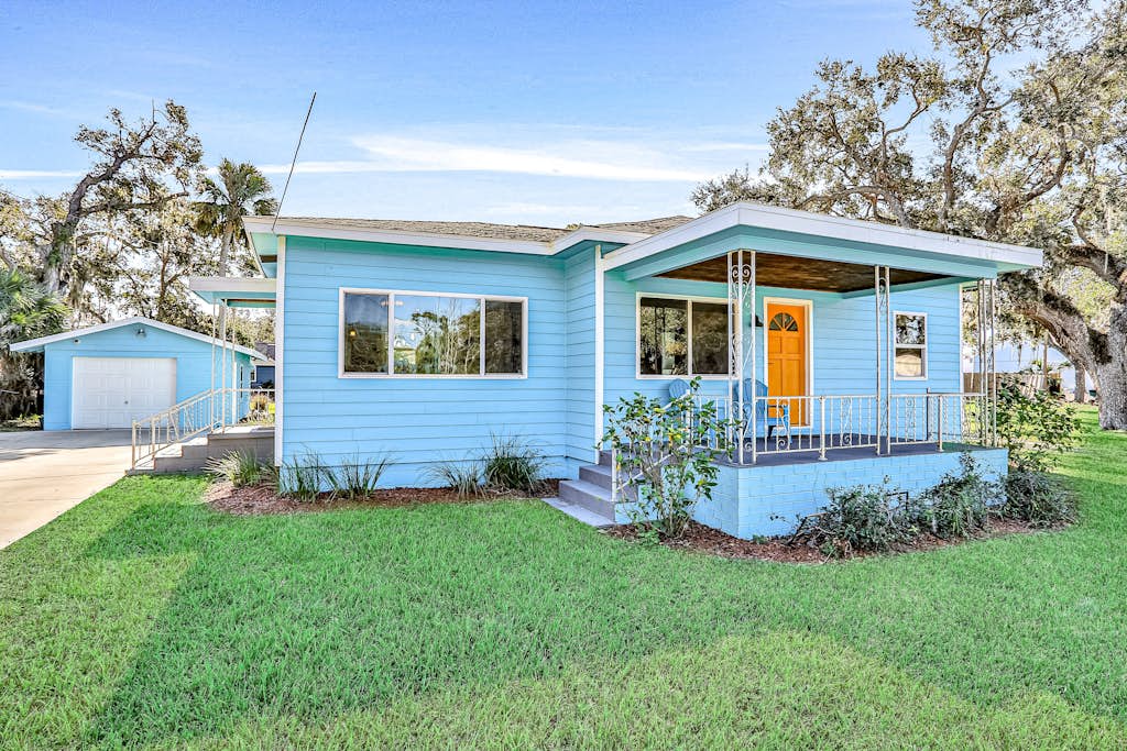 Vintage Cottage Near Water Access w/ Boat Parking & Easy Beach Drive