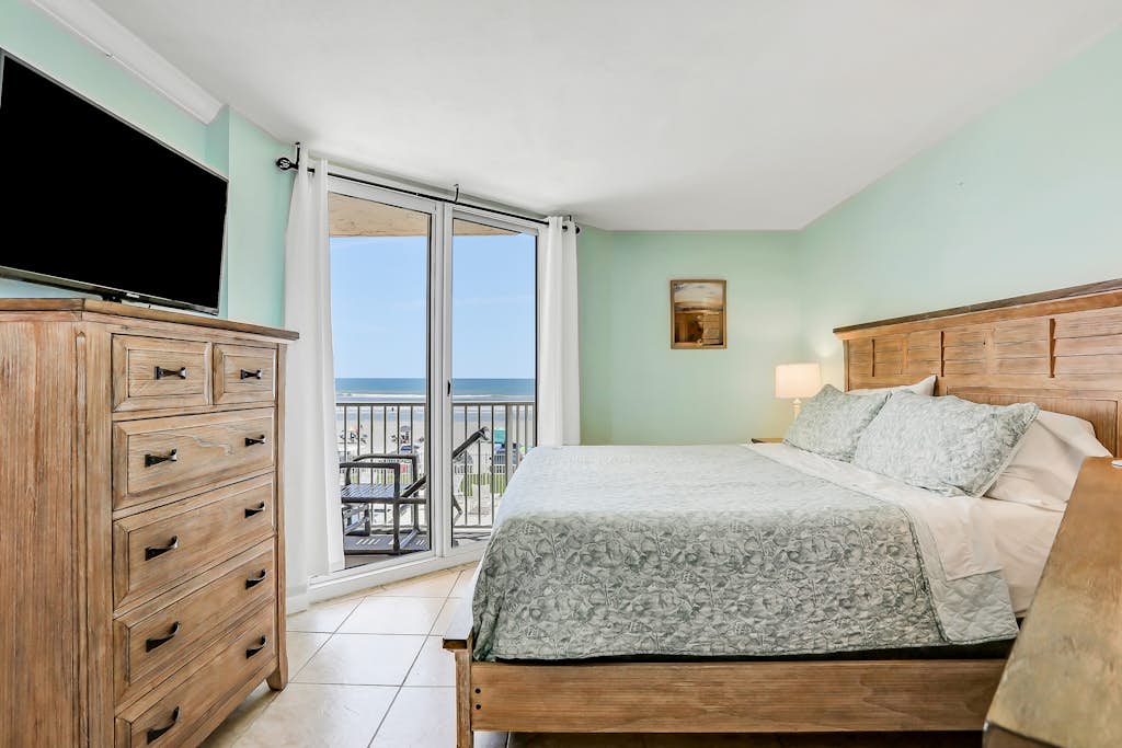 Relaxing Oceanfront Condo w/ Balcony, Pool & Direct Beach Access