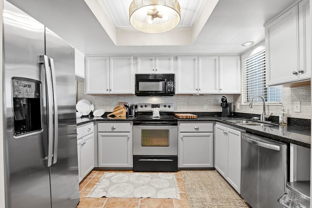 Charming Beach Condo w/ Pools, Patio & Tennis | Walk to Sand