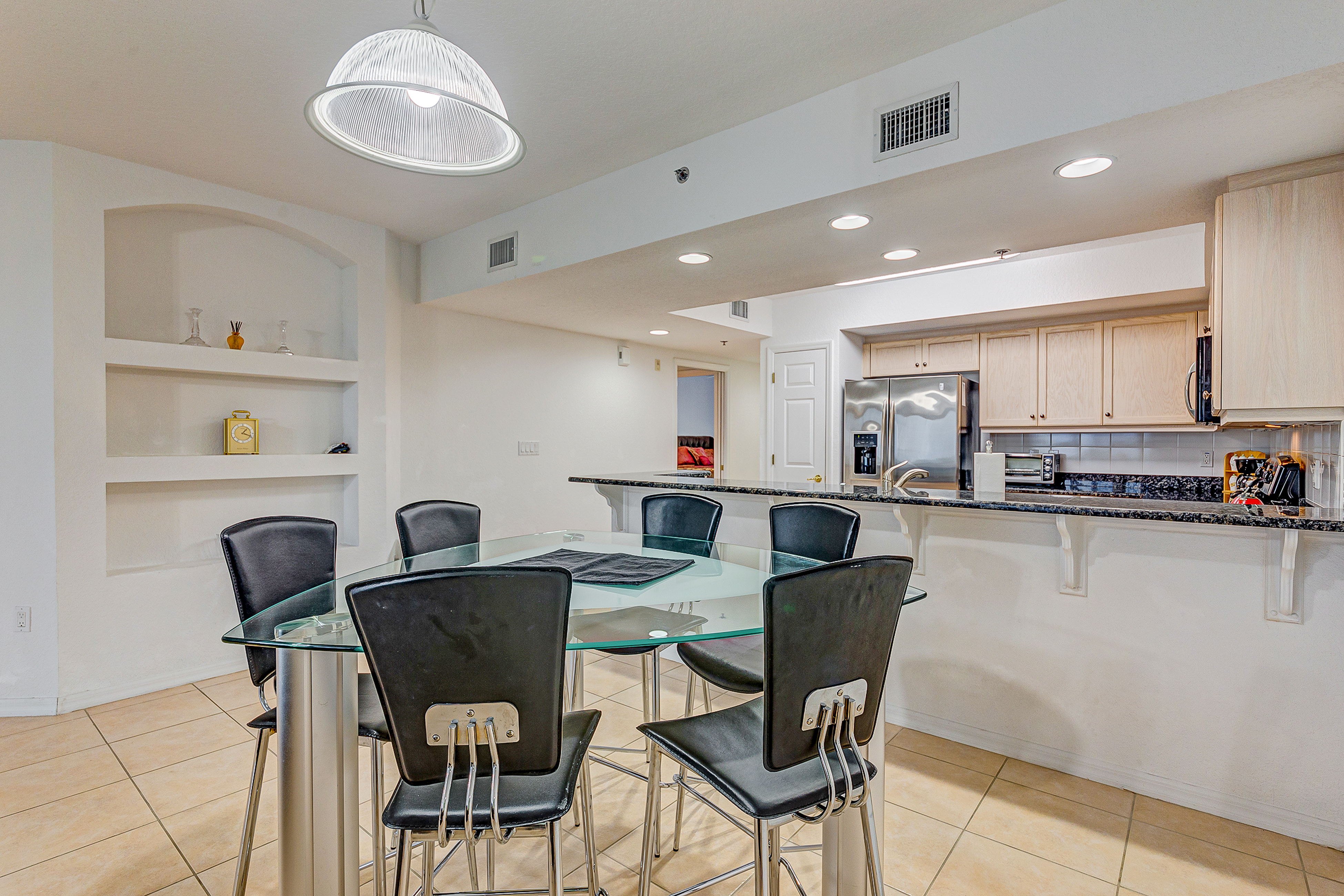 Oceanwalk 3BR Condo w/ Pool, Tennis & Balcony Across from Beach