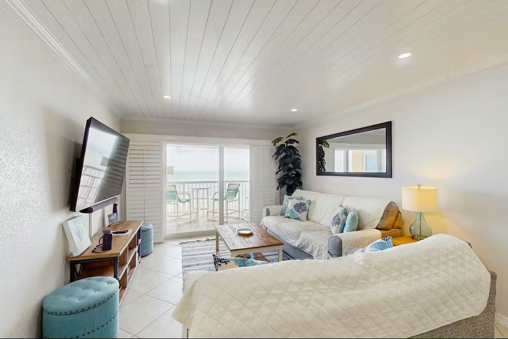 Oceanfront Condo w/ Balcony, Pool, & Direct Beach Access