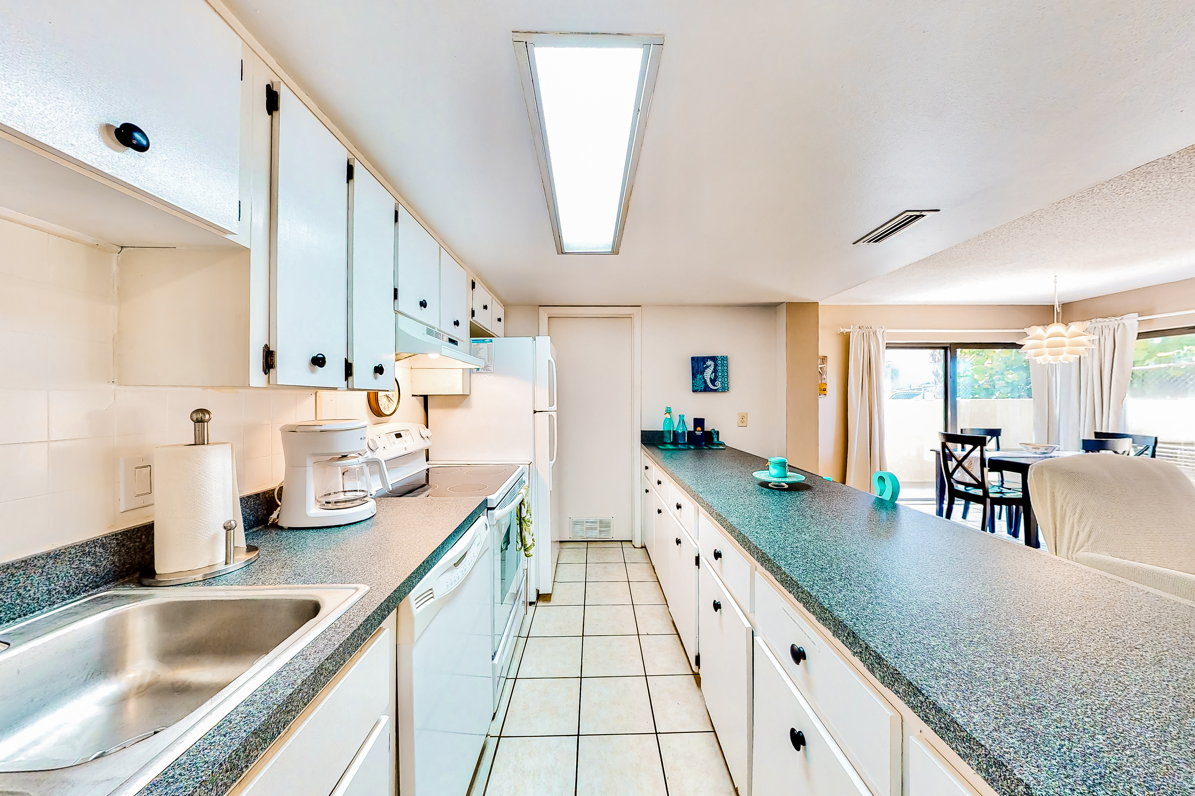 Oceanfront Condo with Pool & Patio – Peaceful Beachside Vibes