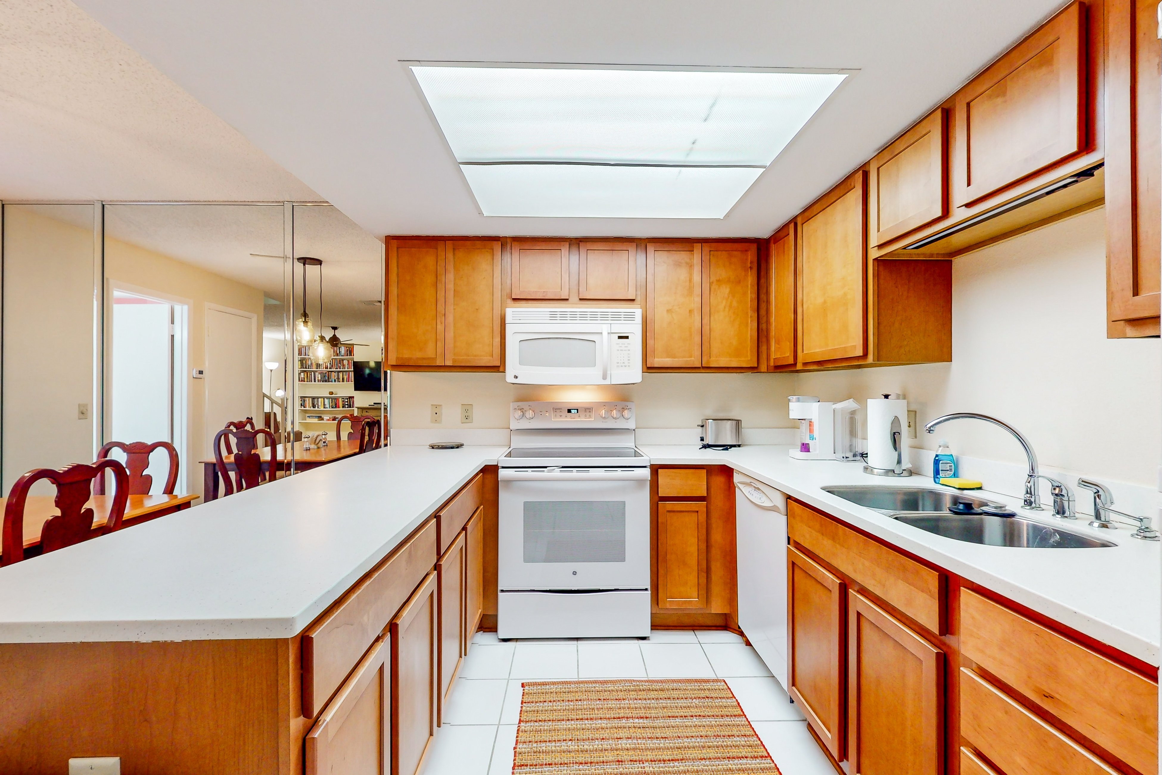 Tranquil Townhome w/ Pool, Patio + Easy Beach Access