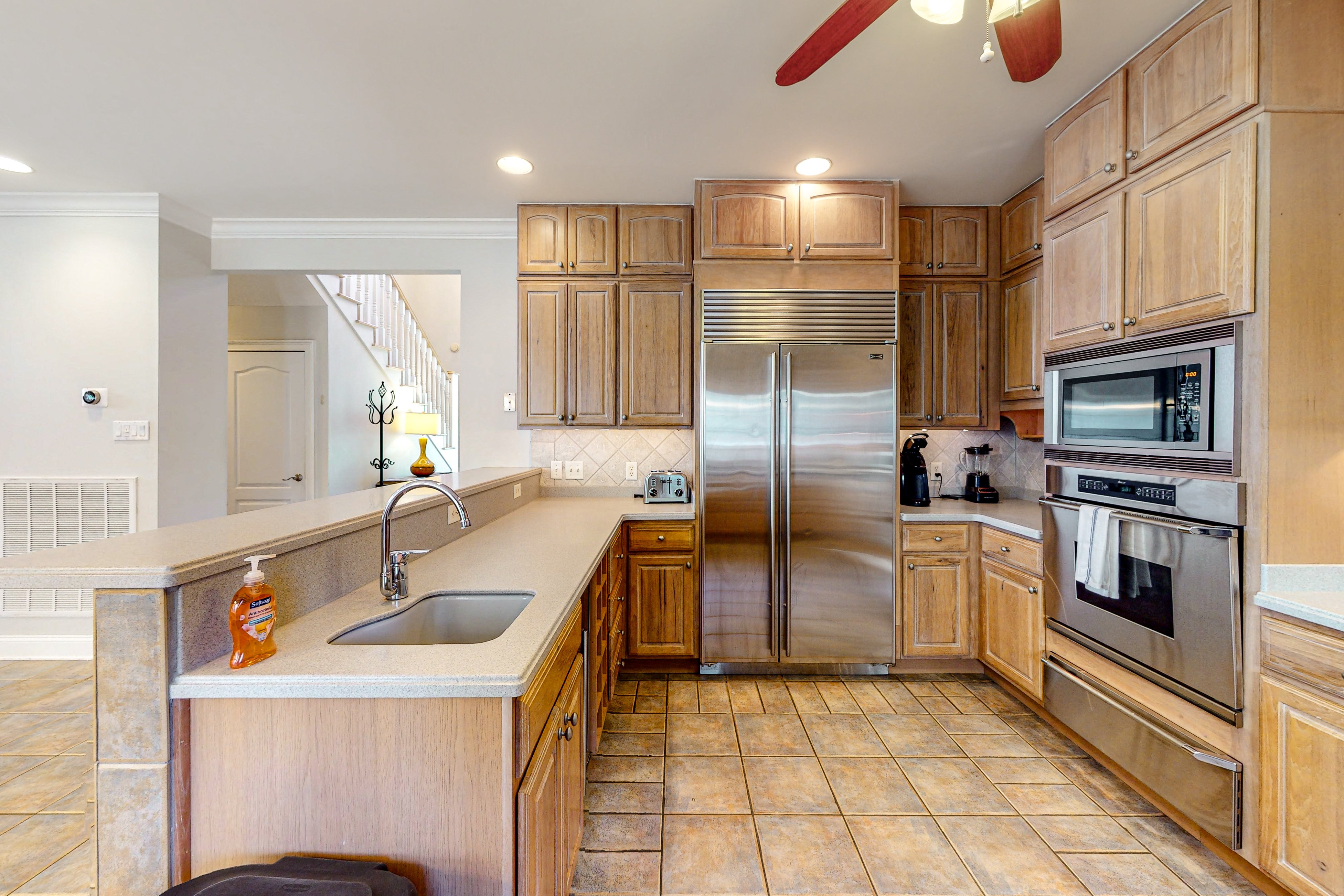 Beautiful home with modern conveniences - close to the beach, dogs welcome