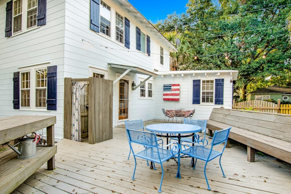 Golden Isles Getaway - Walk to the beach