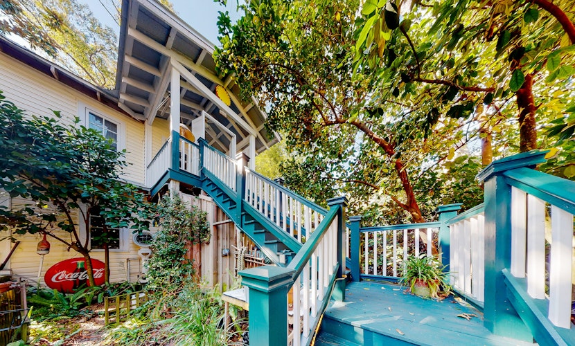 Charming Getaway w/ a Kitchenette & Free WiFi - Walk to the Beach