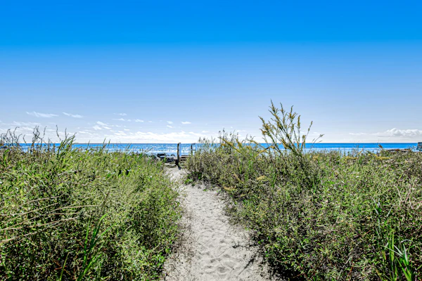 Charming Getaway w/ a Kitchenette & Free WiFi - Walk to the Beach