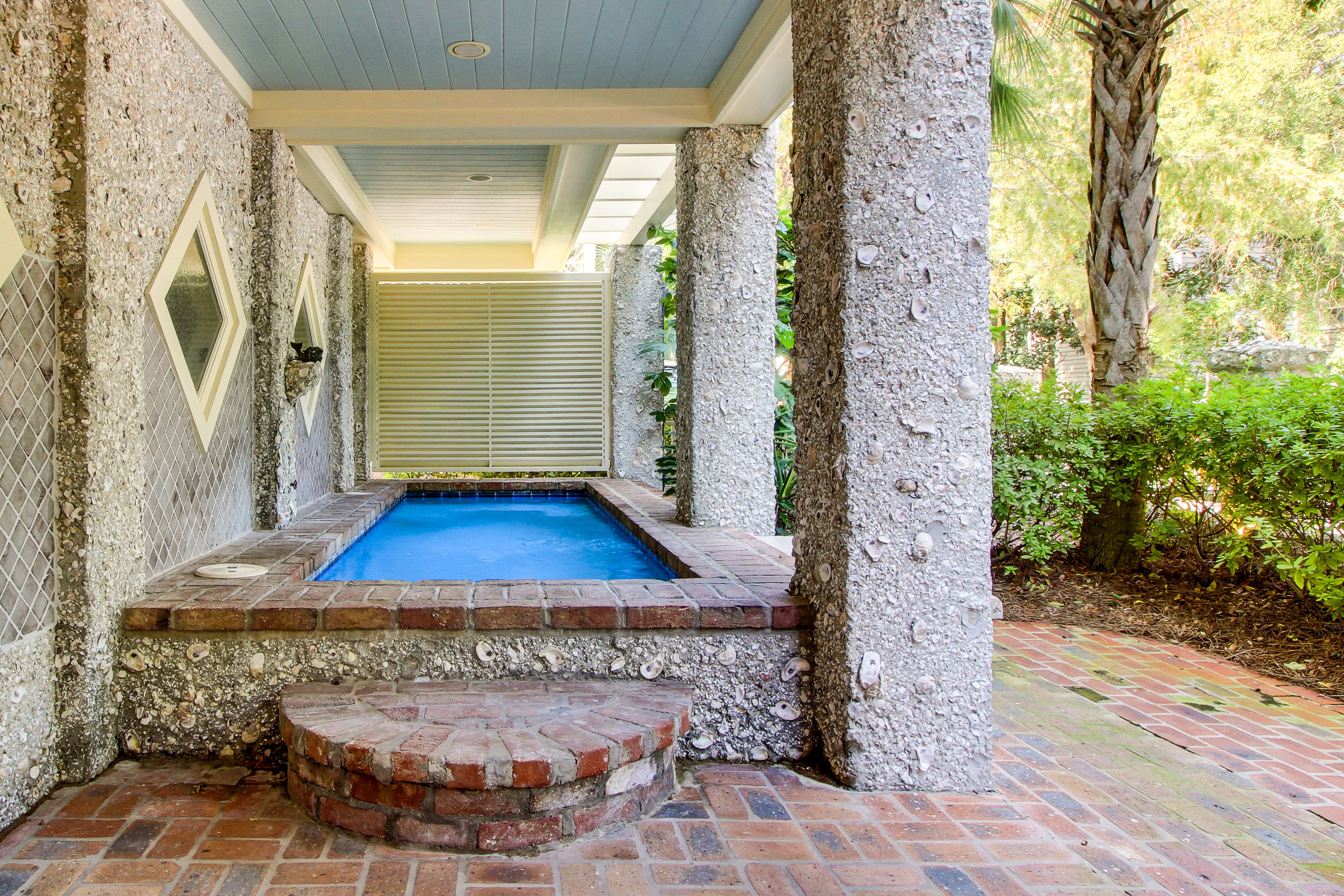 Beach cottage with private pool & spa, ocean views, & shared pool access