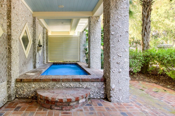 Beach cottage with private pool & spa, ocean views, & shared pool access