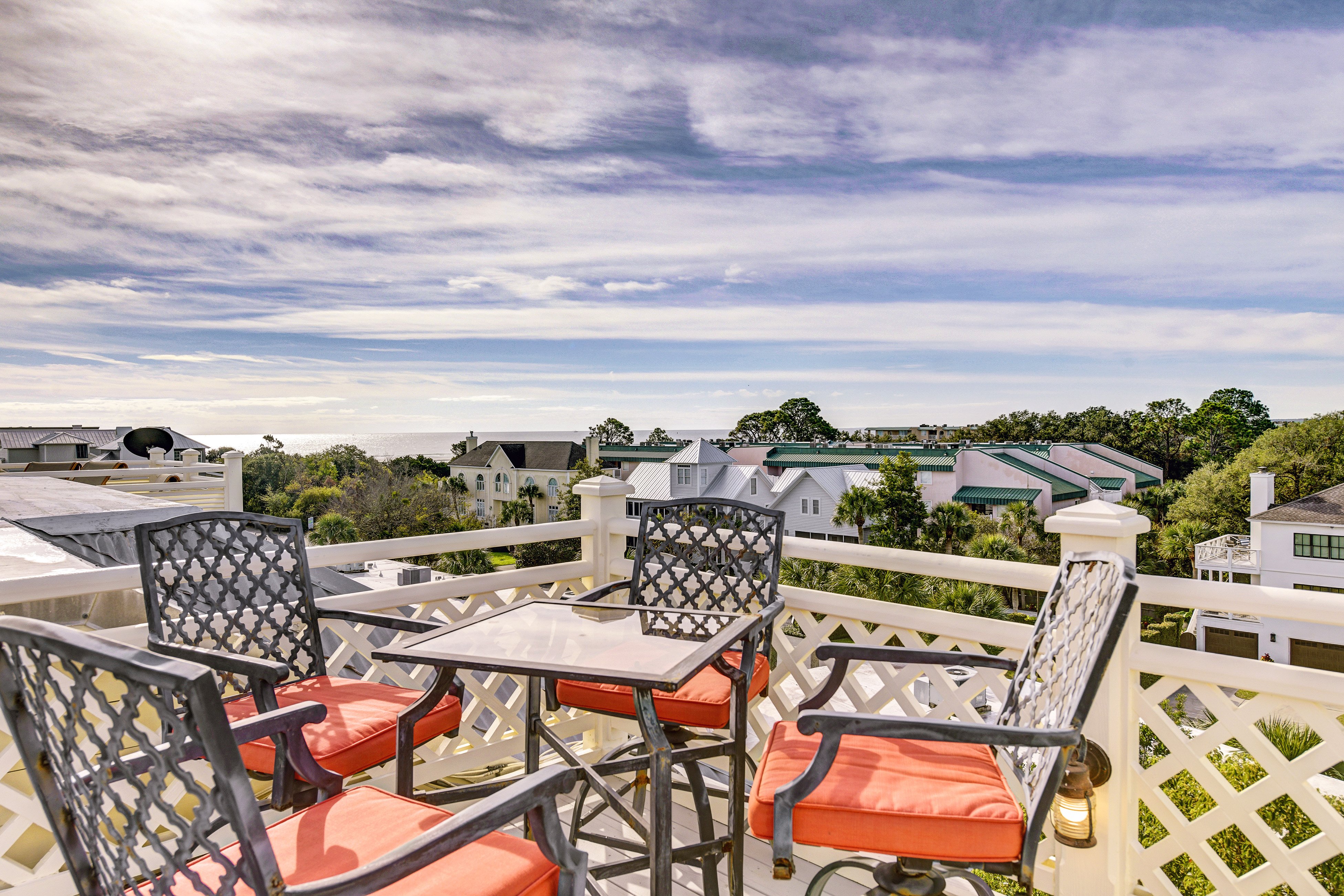 Beach cottage with private pool & spa, ocean views, & shared pool access