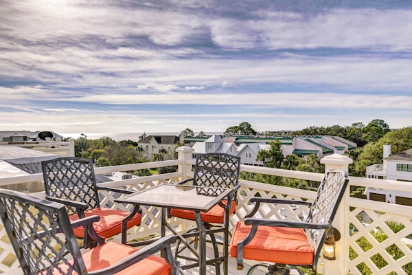 Beach cottage with private pool & spa, ocean views, & shared pool access