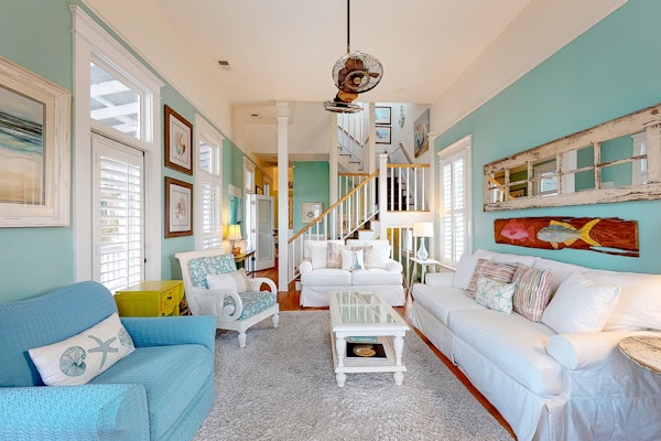 Charleston-style cottage w/ lovely decks, steps to the beach & pools
