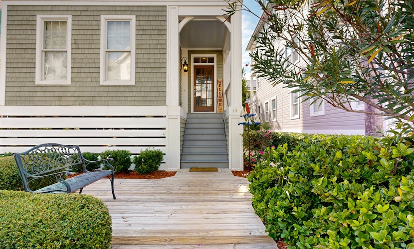 Luxury cottage with pools & multiple decks, 1/2 block to beach