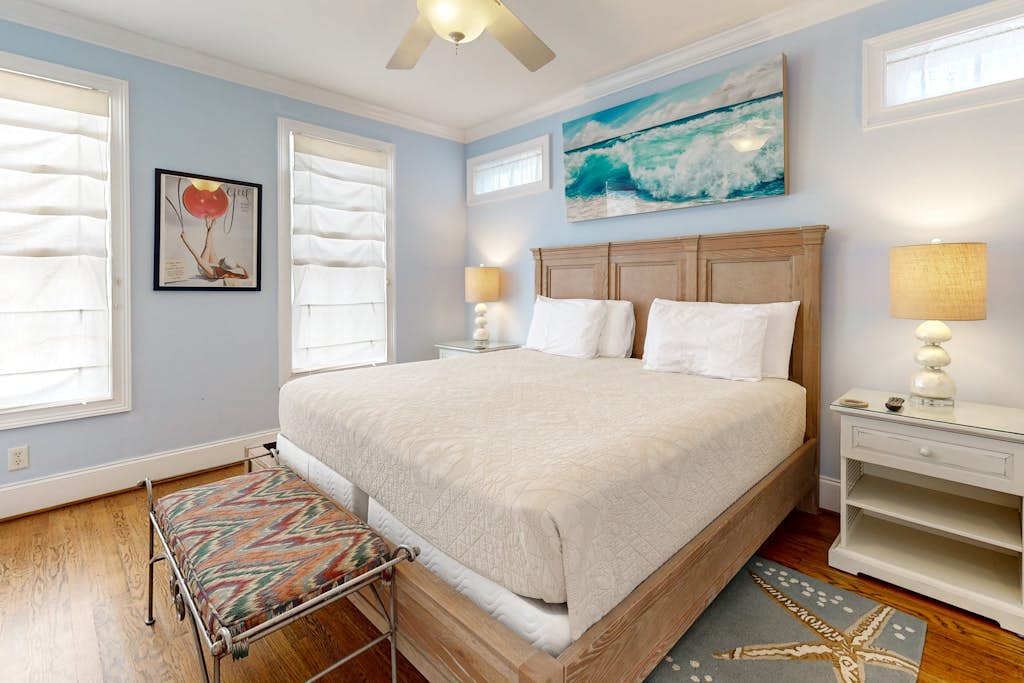 Luxury cottage with pools & multiple decks, 1/2 block to beach
