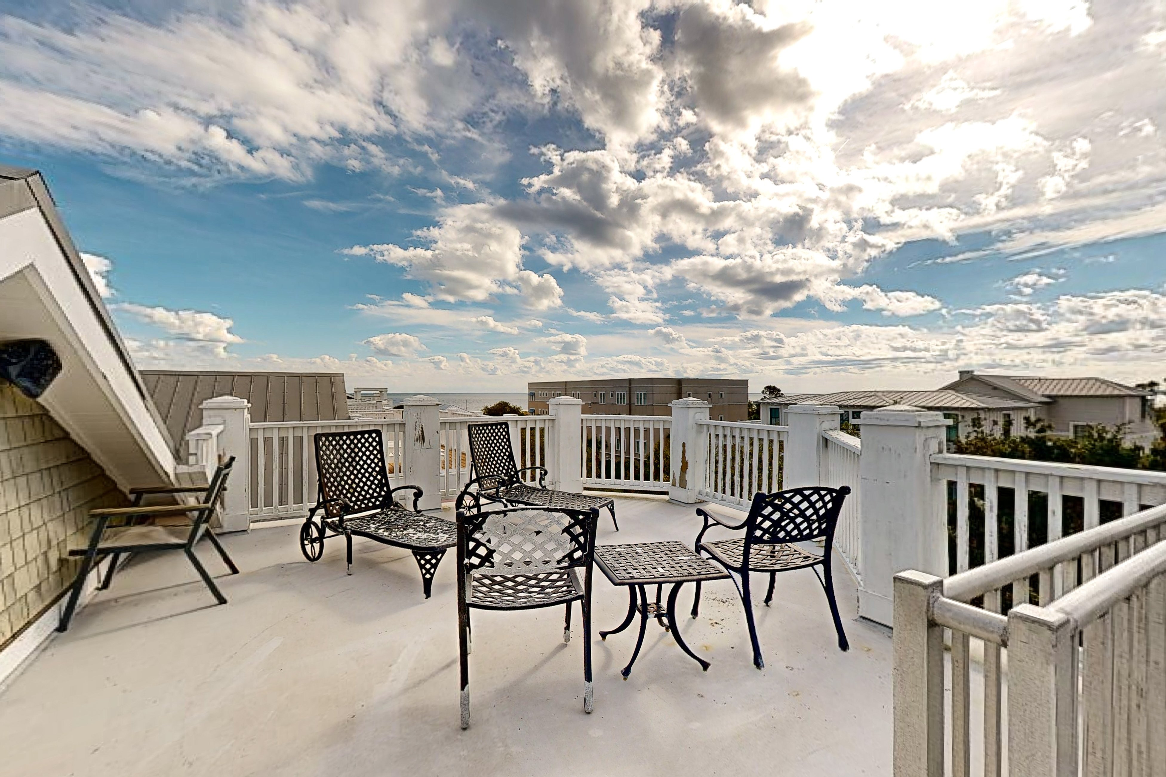 Luxury cottage with pools & multiple decks, 1/2 block to beach