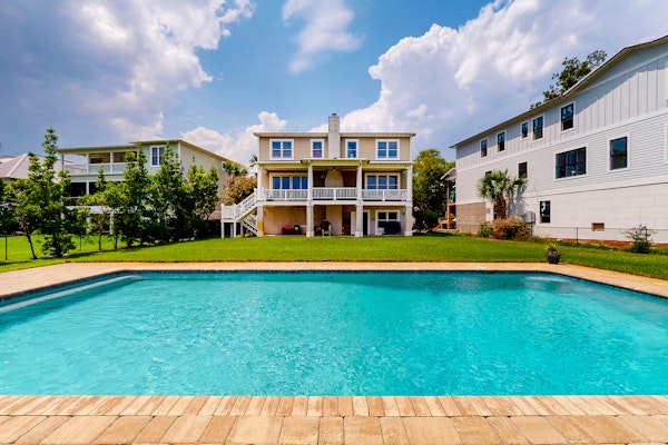 Fantastic getaway with private pool, deck, game room, AC & fast WiFi