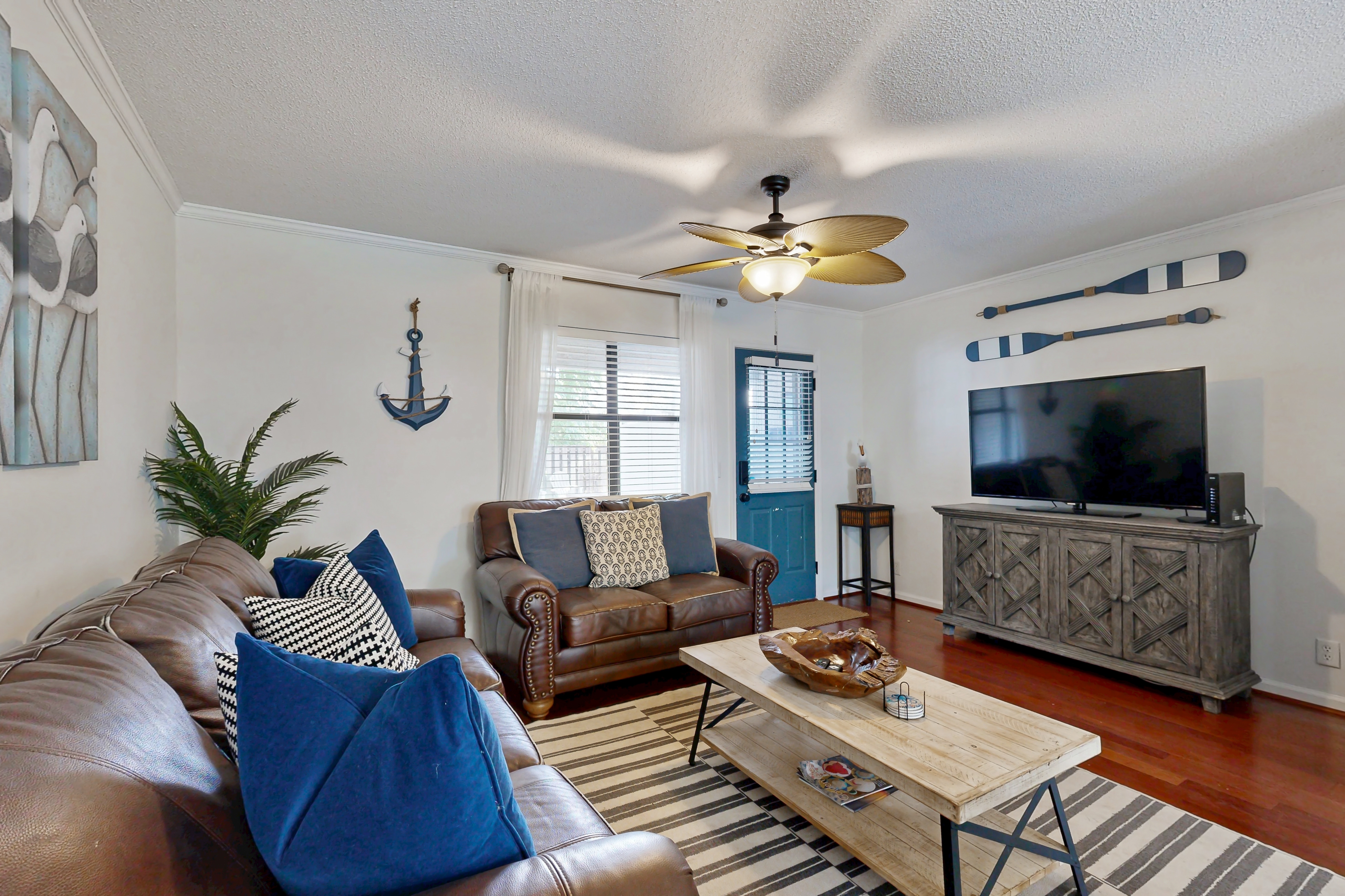 Snowbird-friendly condo with patio, central AC, W/D, pool & tennis - near beach