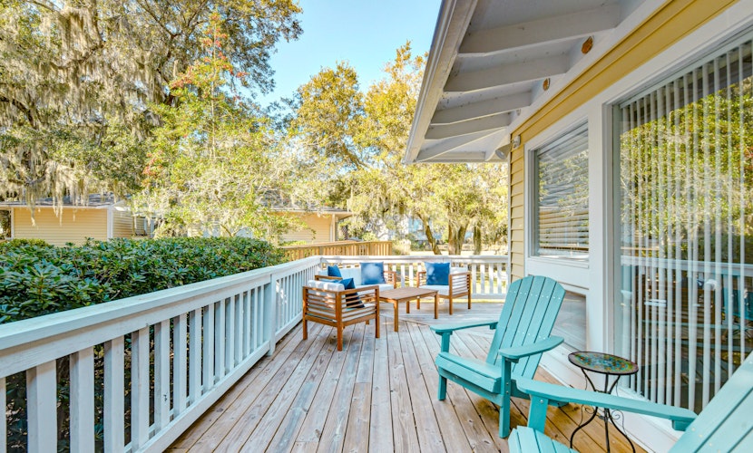 Sleek golf-front condo with a washer/dryer, deck, & central AC - dog friendly