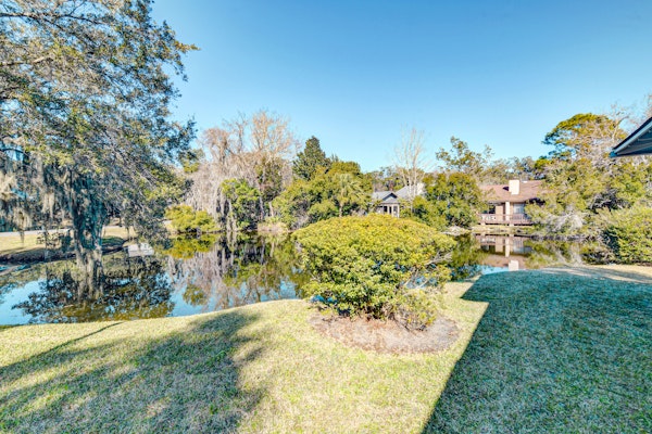 Sleek golf-front condo with a washer/dryer, deck, & central AC - dog friendly