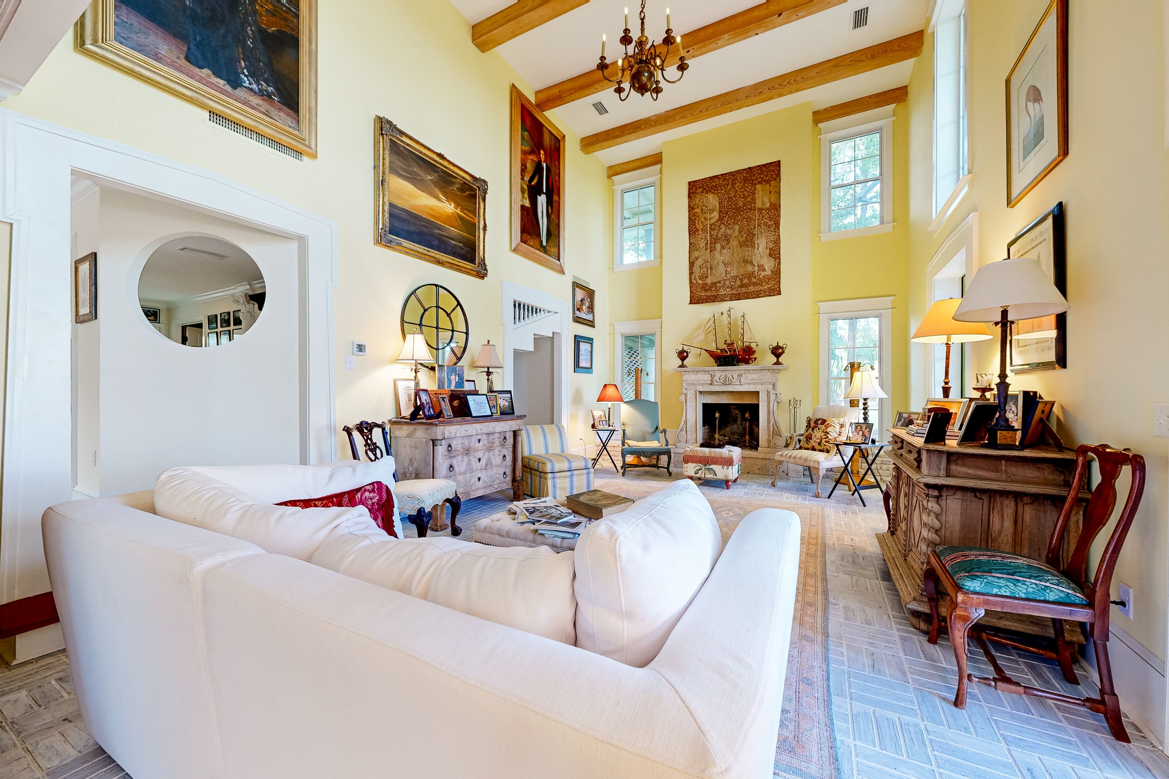 Elegant house in St. Simons Island - two ponds, pool, & wood-burning fireplace