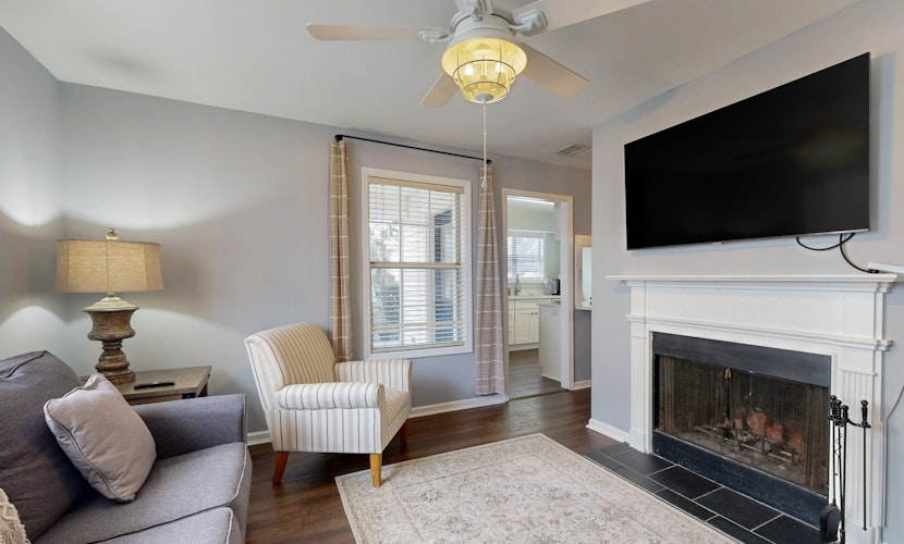 Private retreat with access to community pool & nearby entertainment