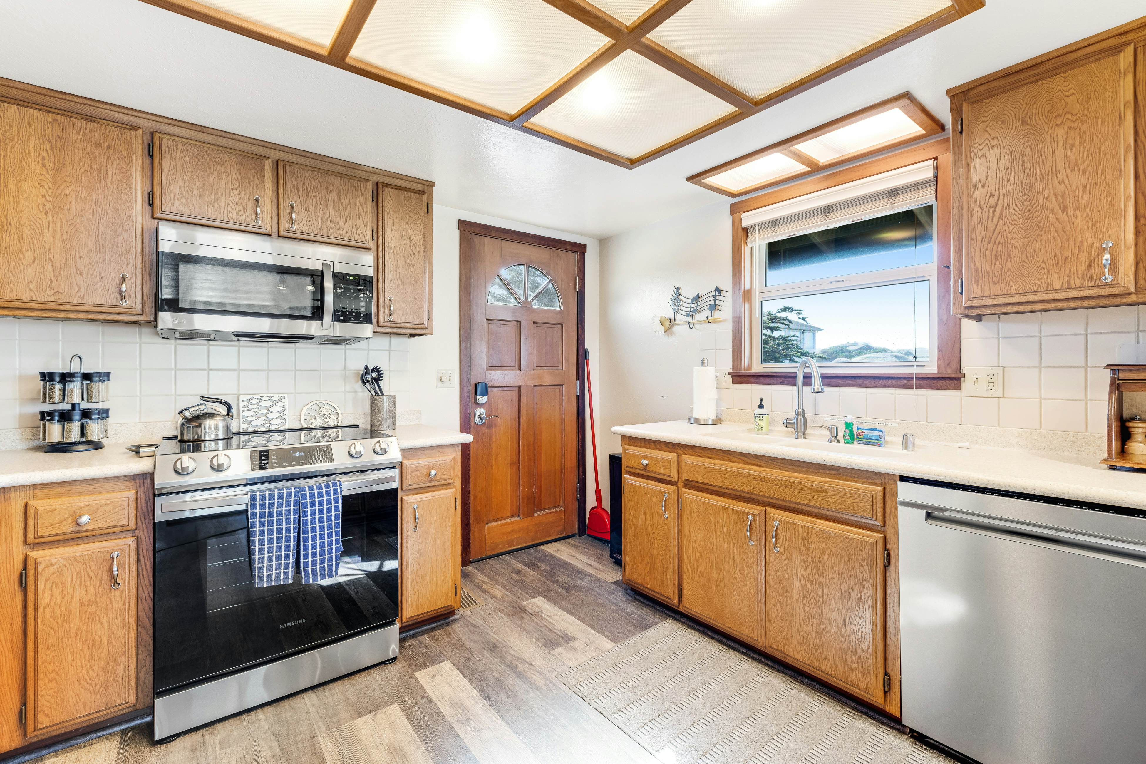 Waterfront Home: Panoramic Views & Private Cove