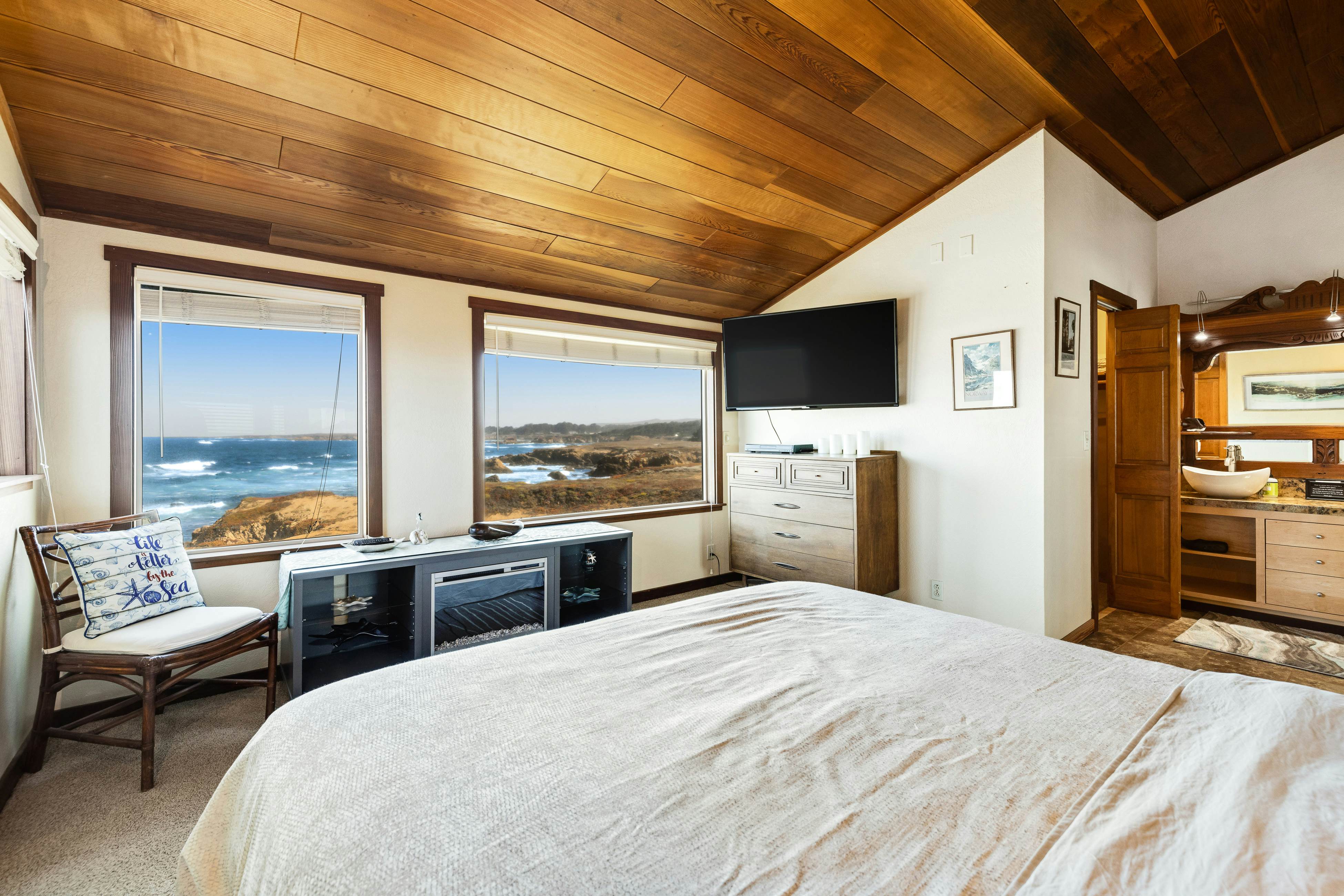 Waterfront Home: Panoramic Views & Private Cove