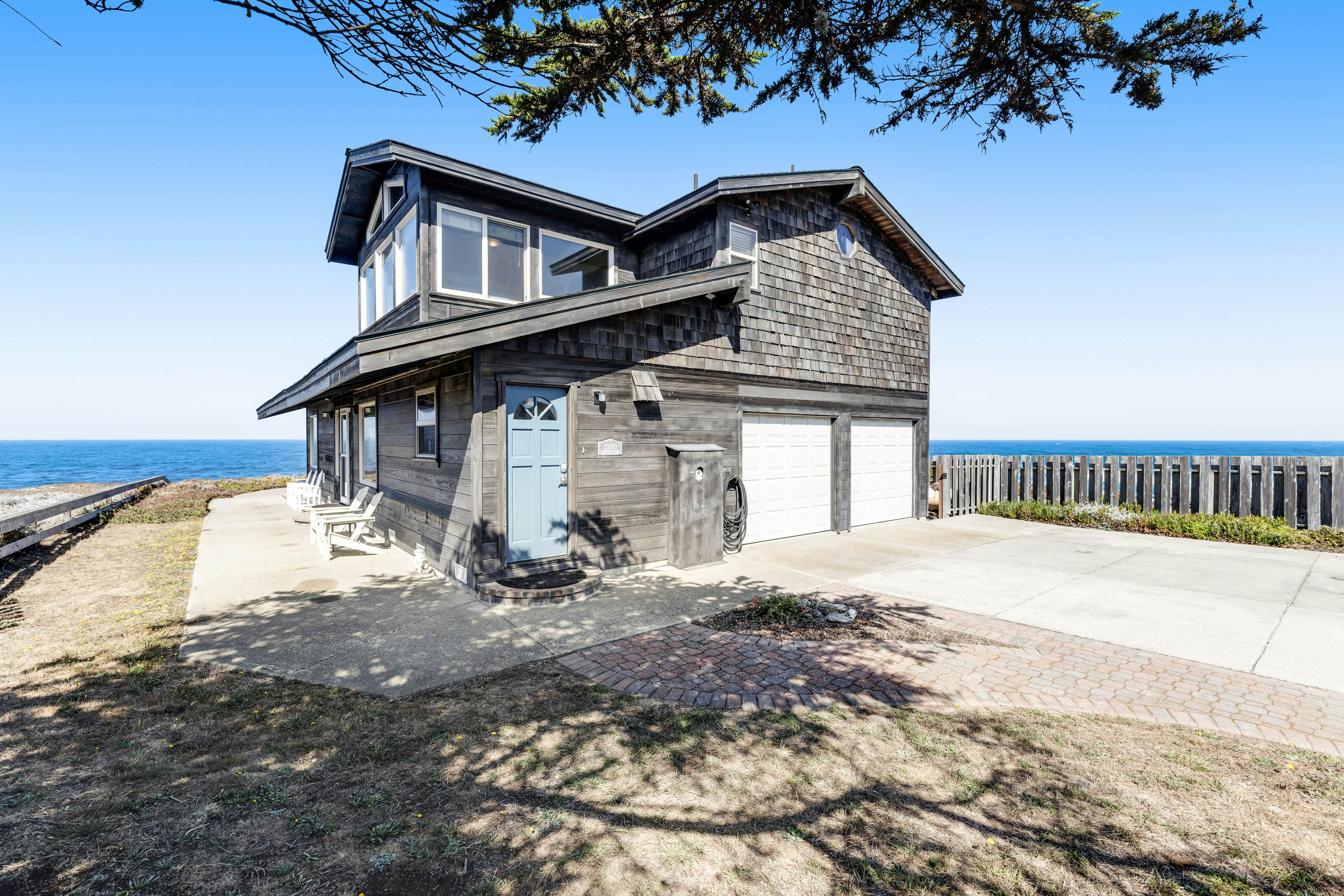 Waterfront Home: Panoramic Views & Private Cove