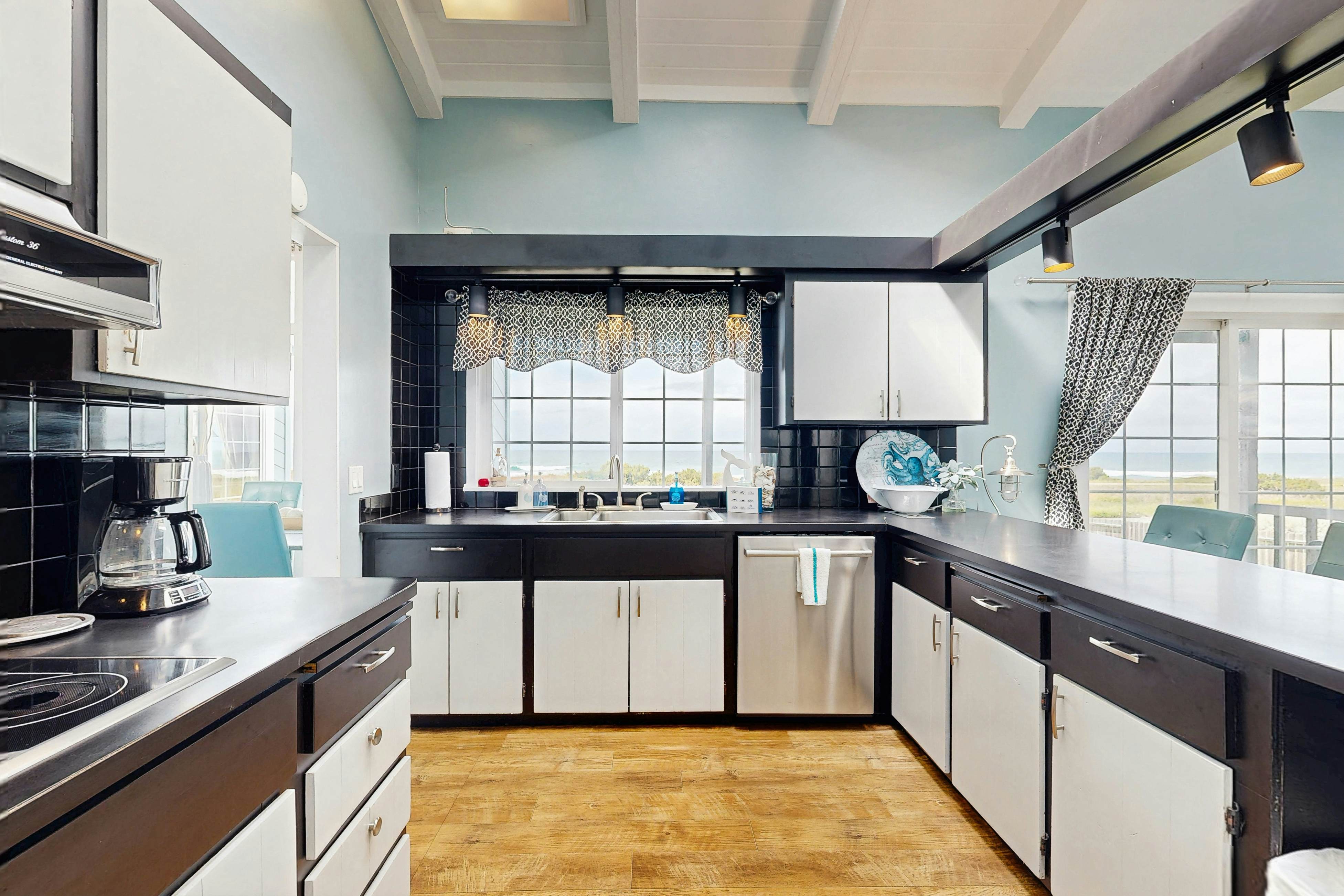 Oceanfront Home with Hot Tub, Beach Access, Deck