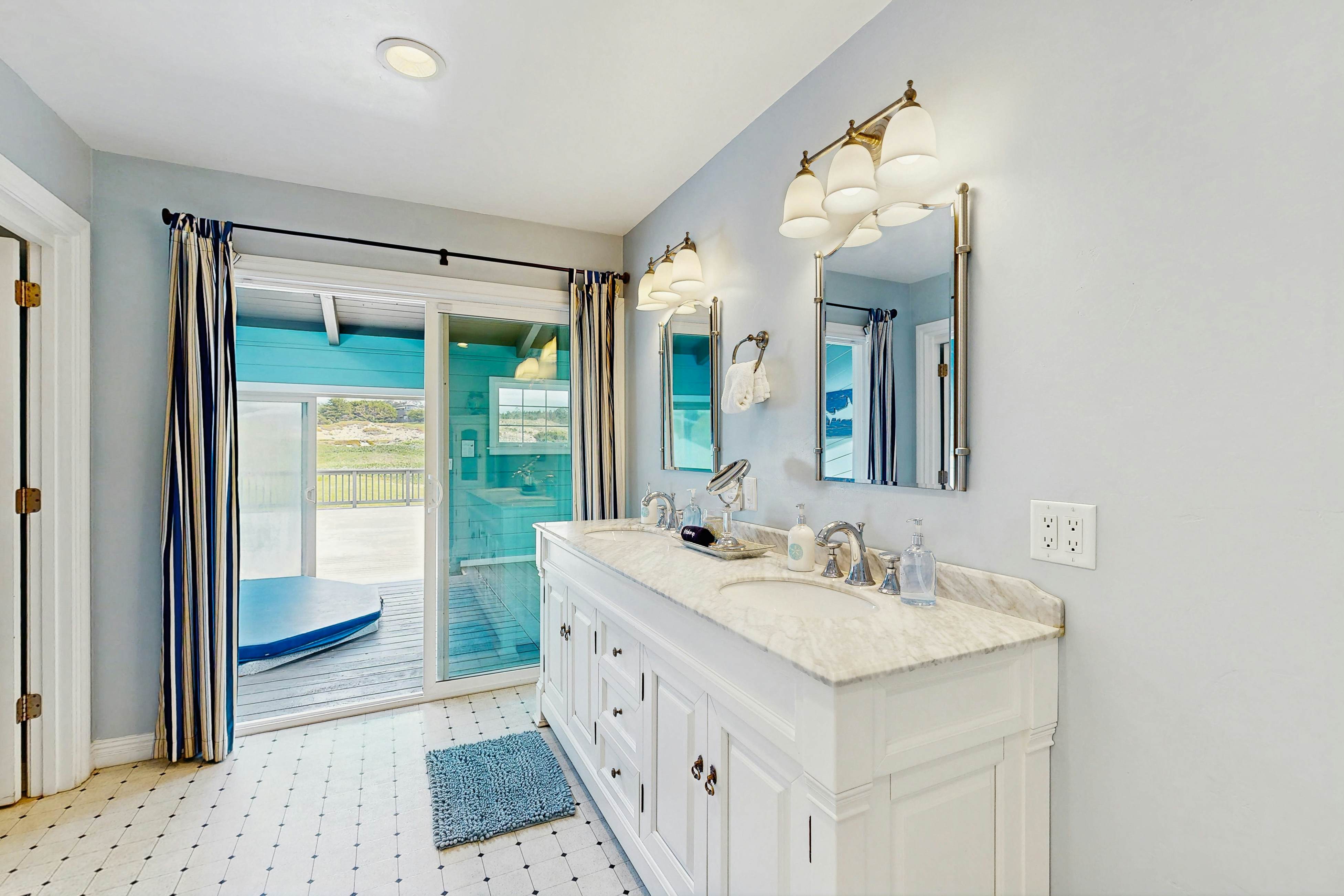 Oceanfront Home with Hot Tub, Beach Access, Deck