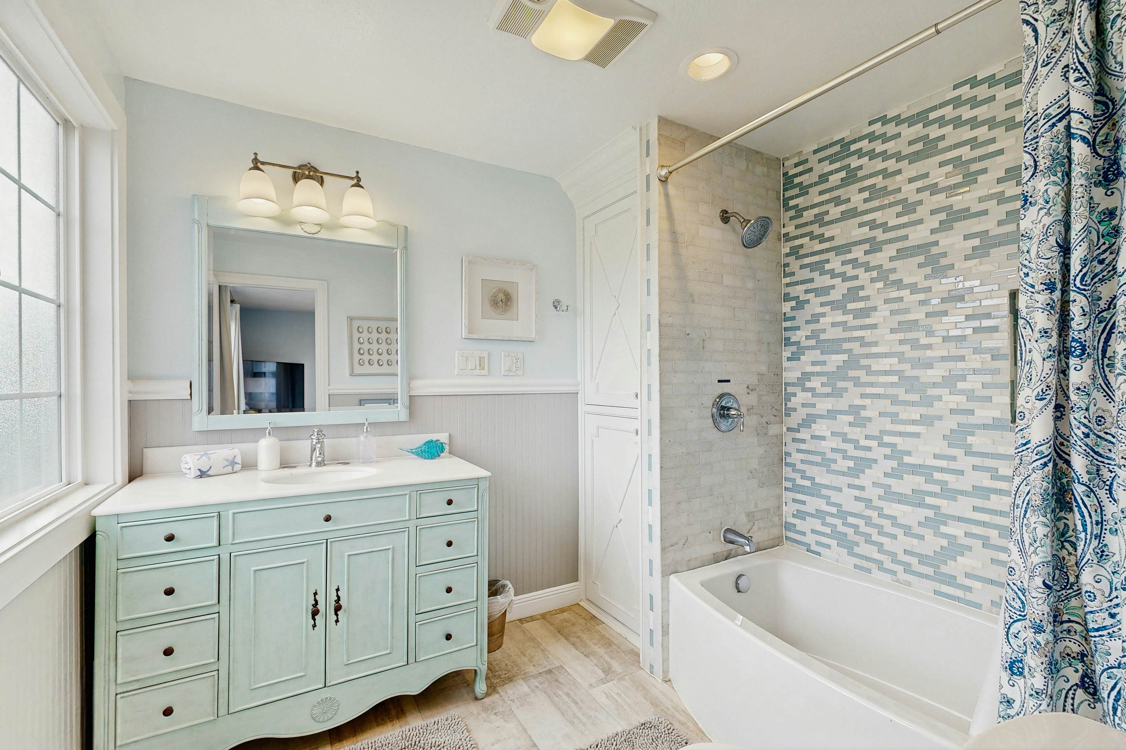 Oceanfront Home with Hot Tub, Beach Access, Deck