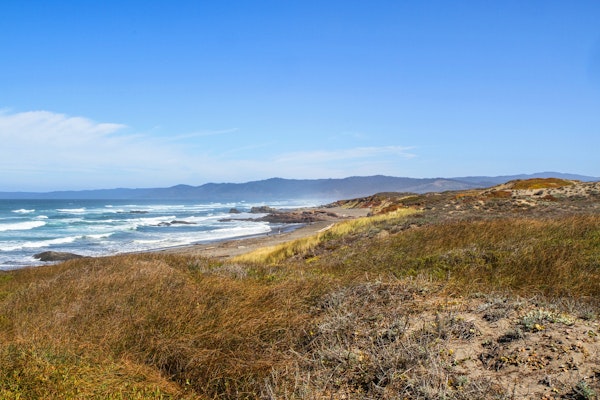 Oceanfront Home-Beach access, Guest House, Hot Tub