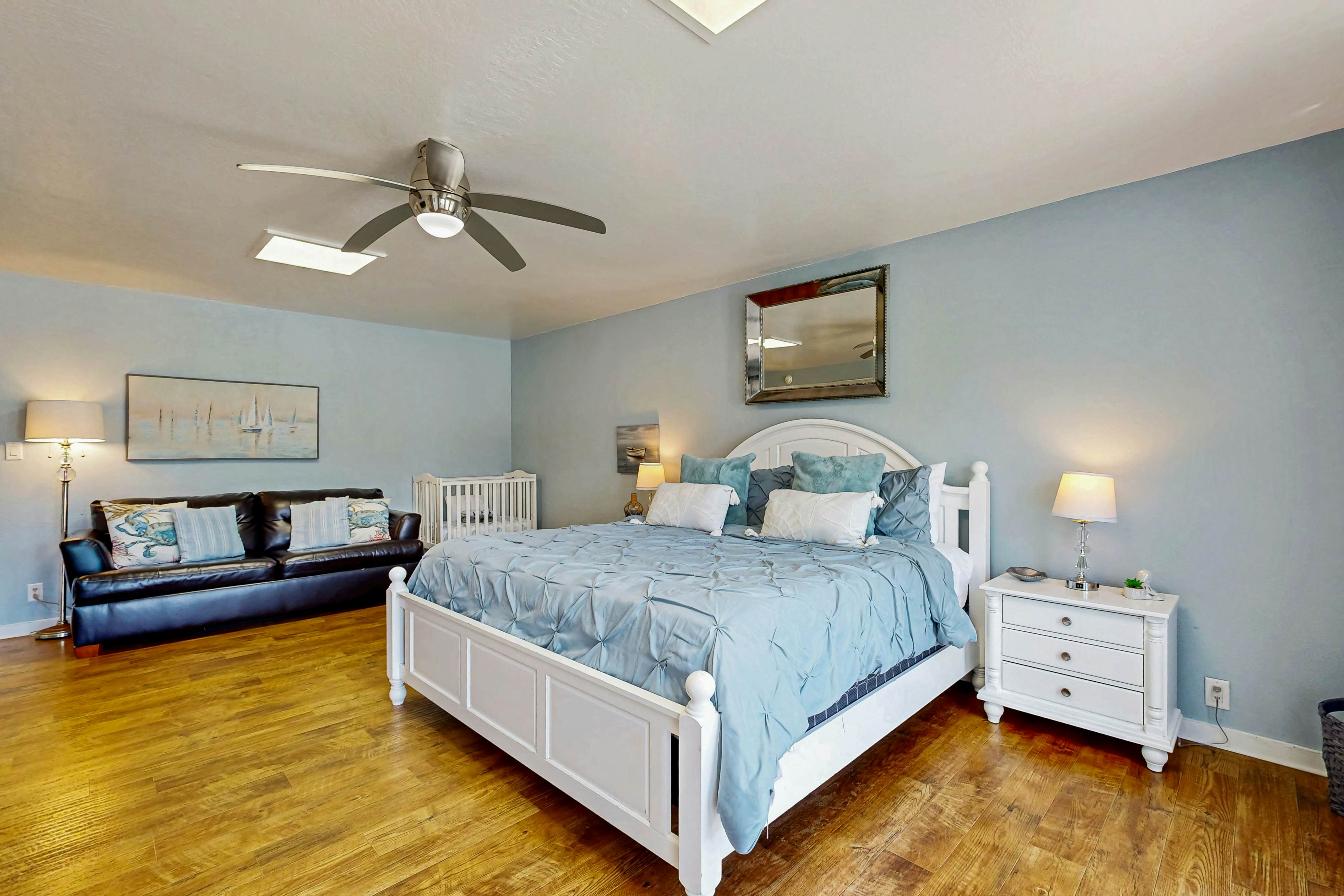 Oceanfront Home with guesthouse & beach access