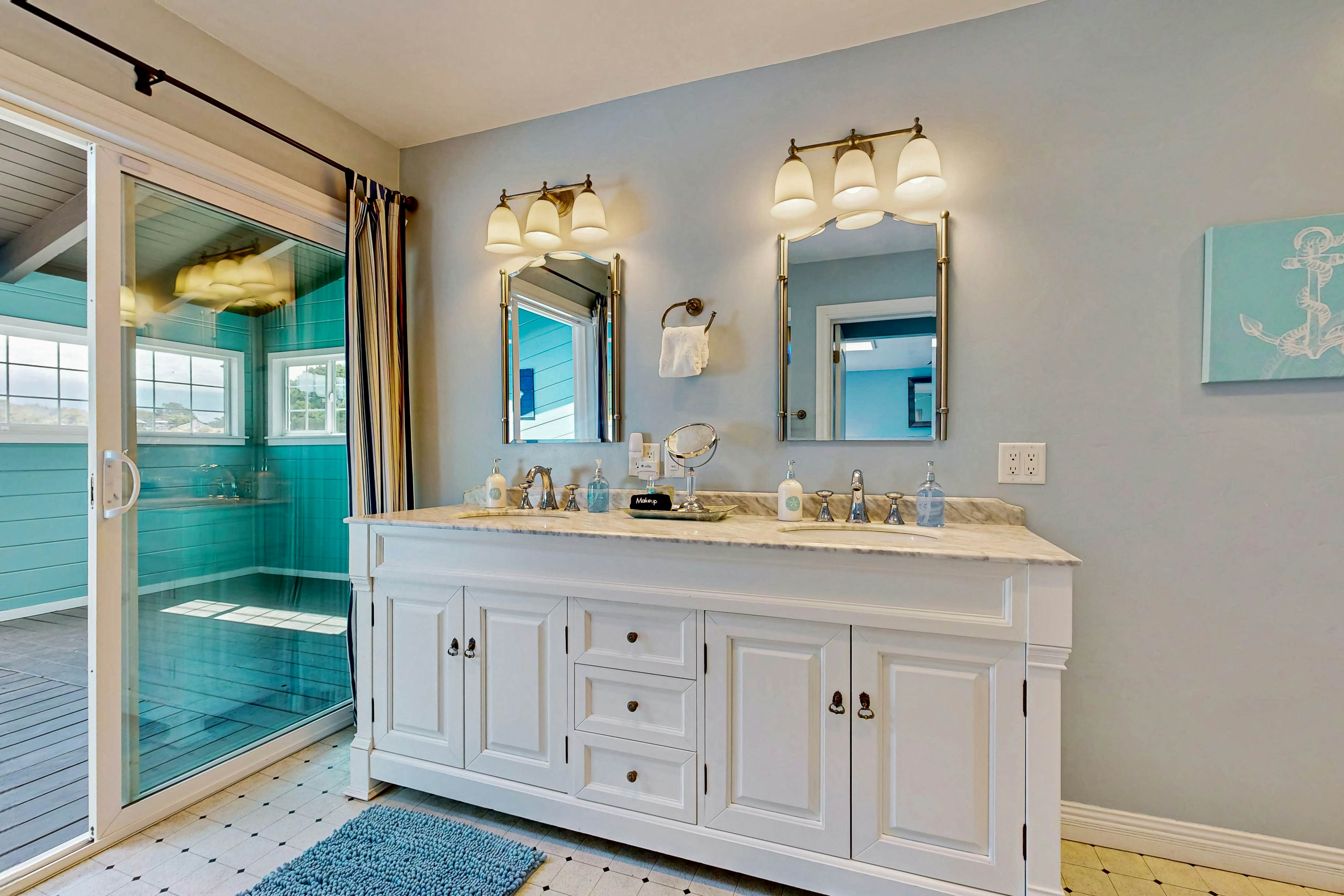 Oceanfront Home with guesthouse & beach access