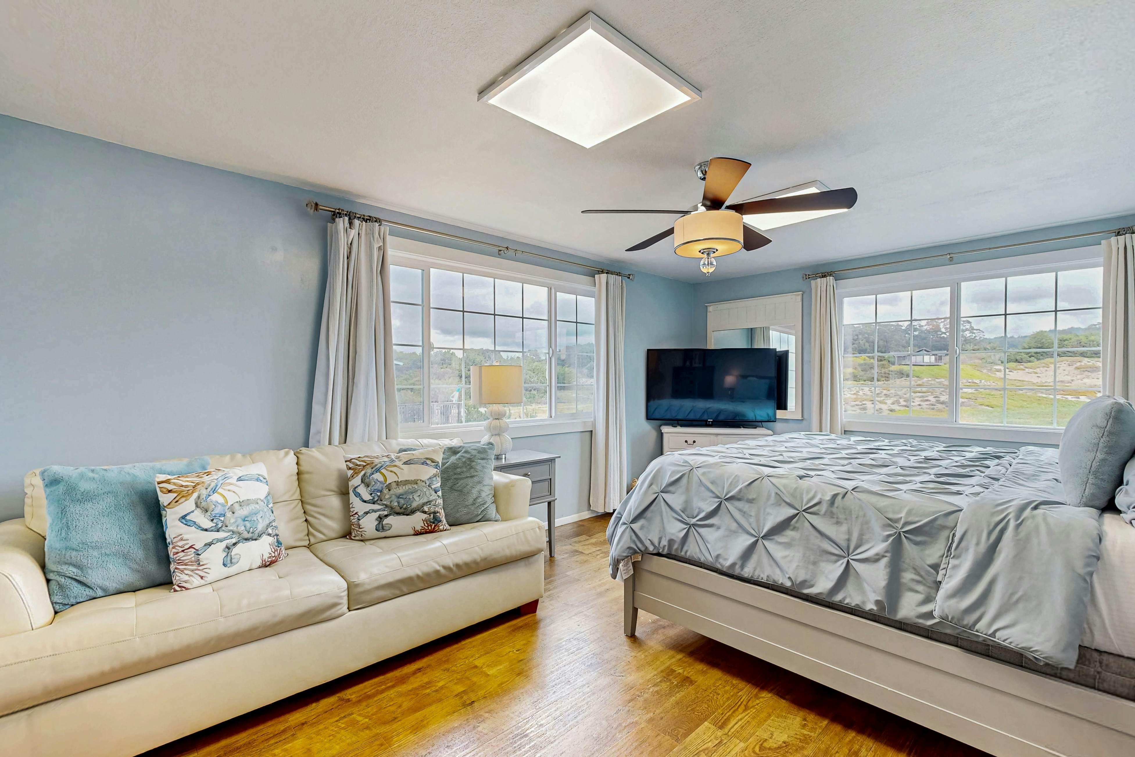 Oceanfront Home with guesthouse & beach access