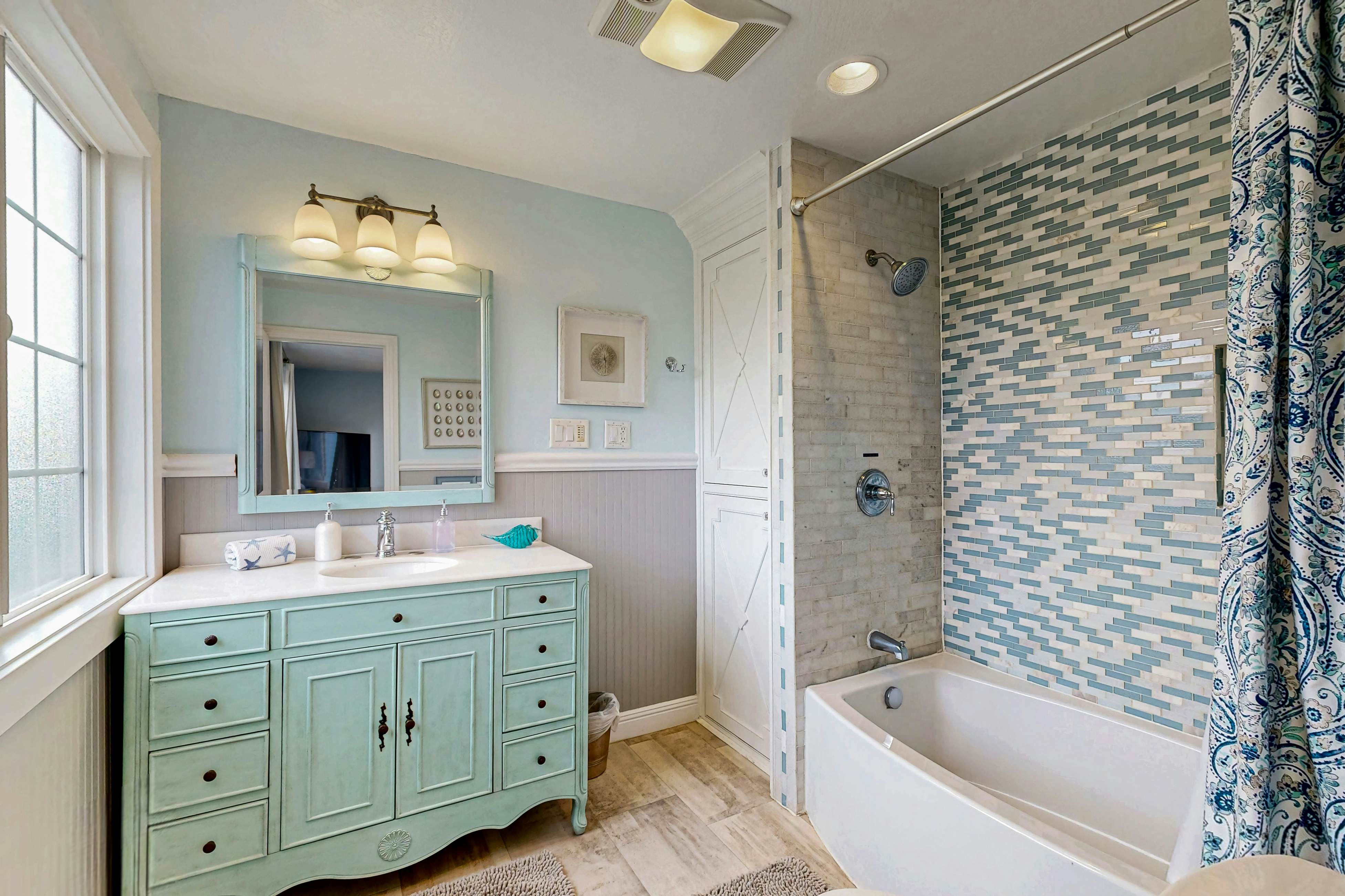 Oceanfront Home with guesthouse & beach access